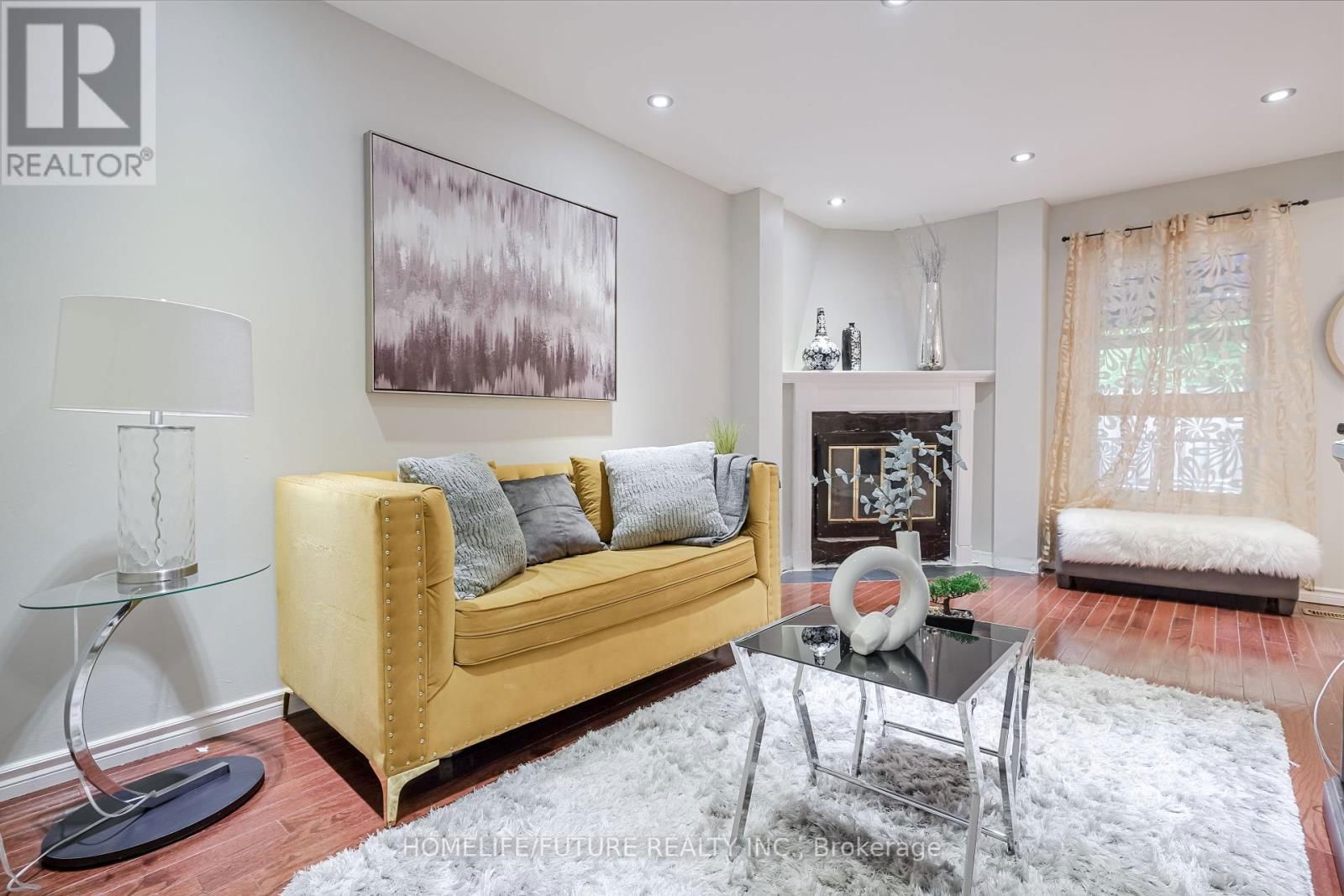 47 CARISBROOKE SQUARE Image 20