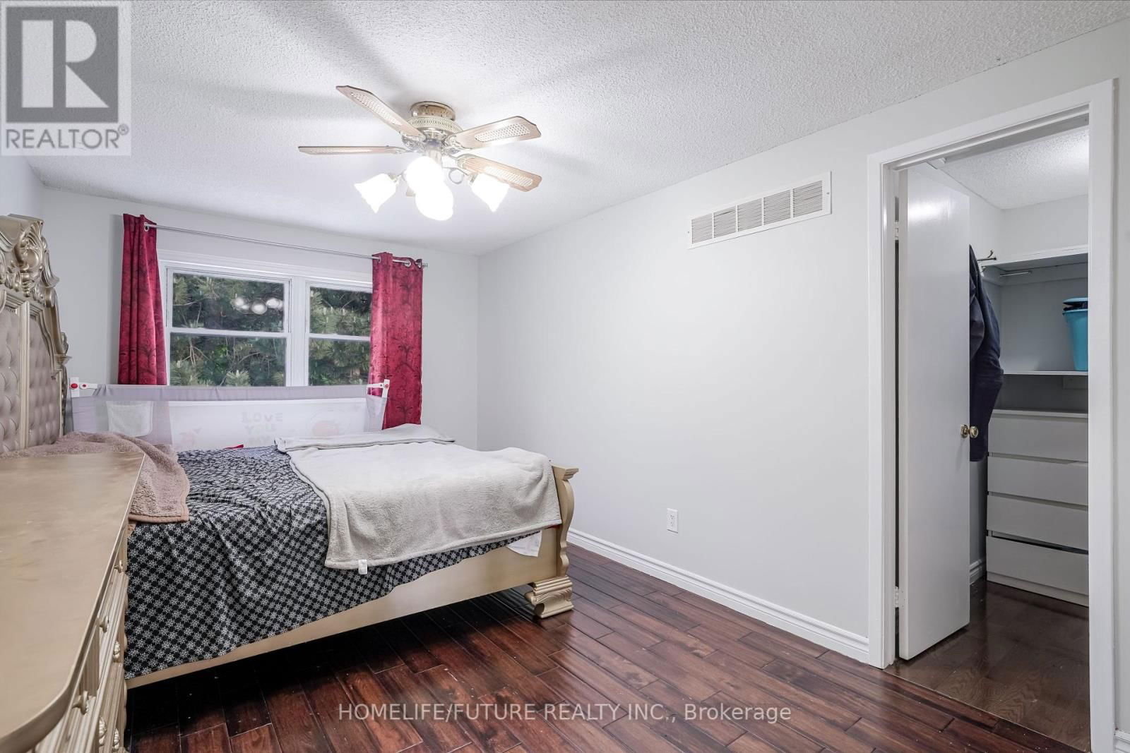 47 CARISBROOKE SQUARE Image 24