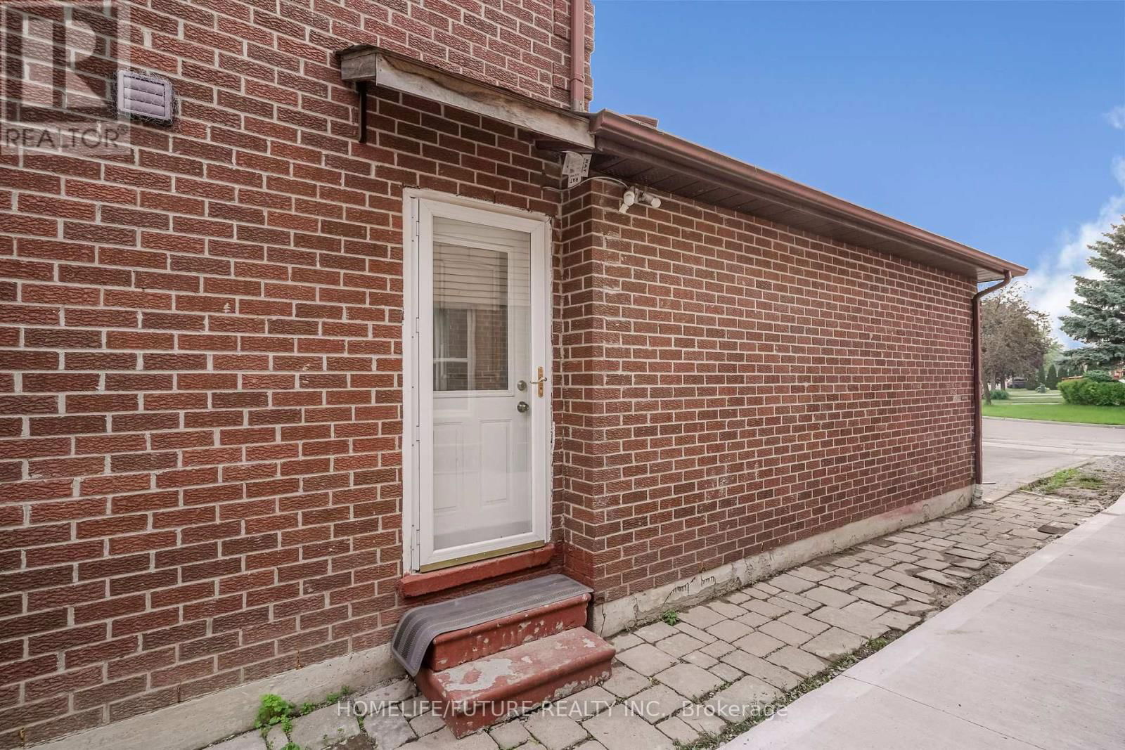 47 CARISBROOKE SQUARE Image 3