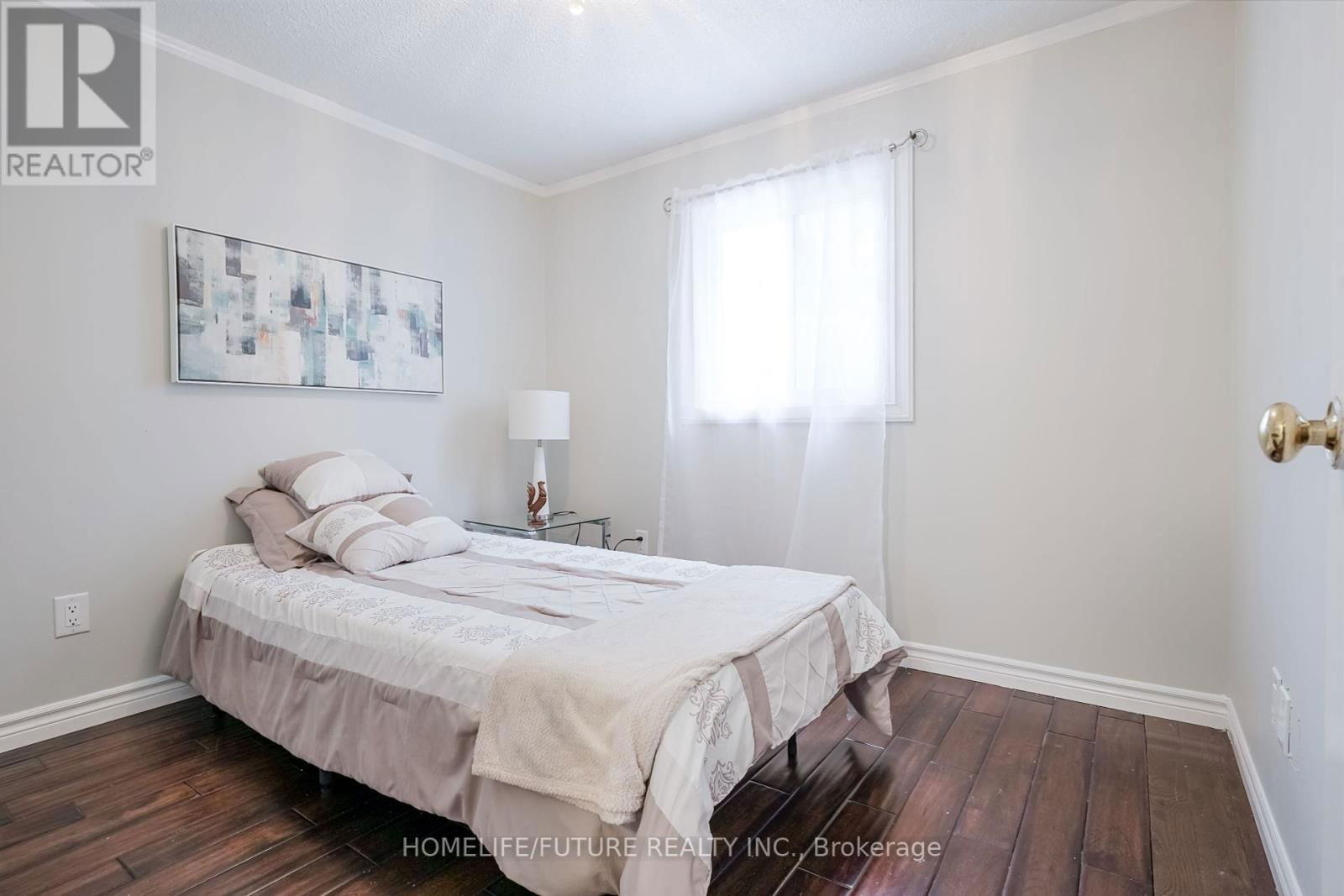 47 CARISBROOKE SQUARE Image 30