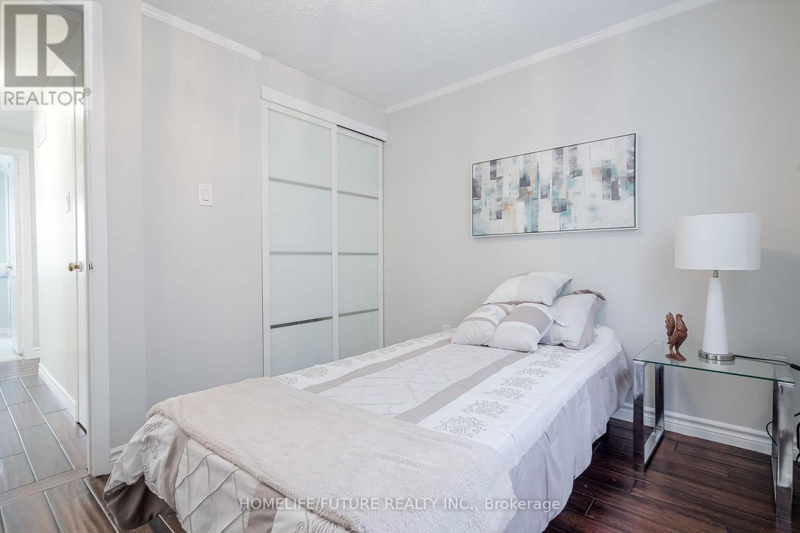 47 CARISBROOKE SQUARE Image 31