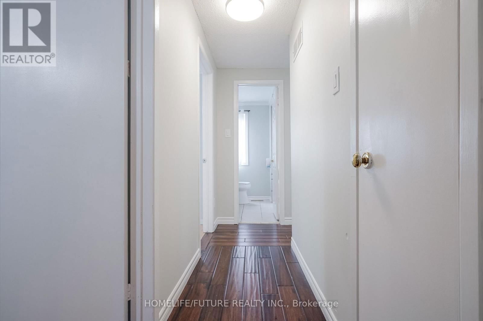 47 CARISBROOKE SQUARE Image 32