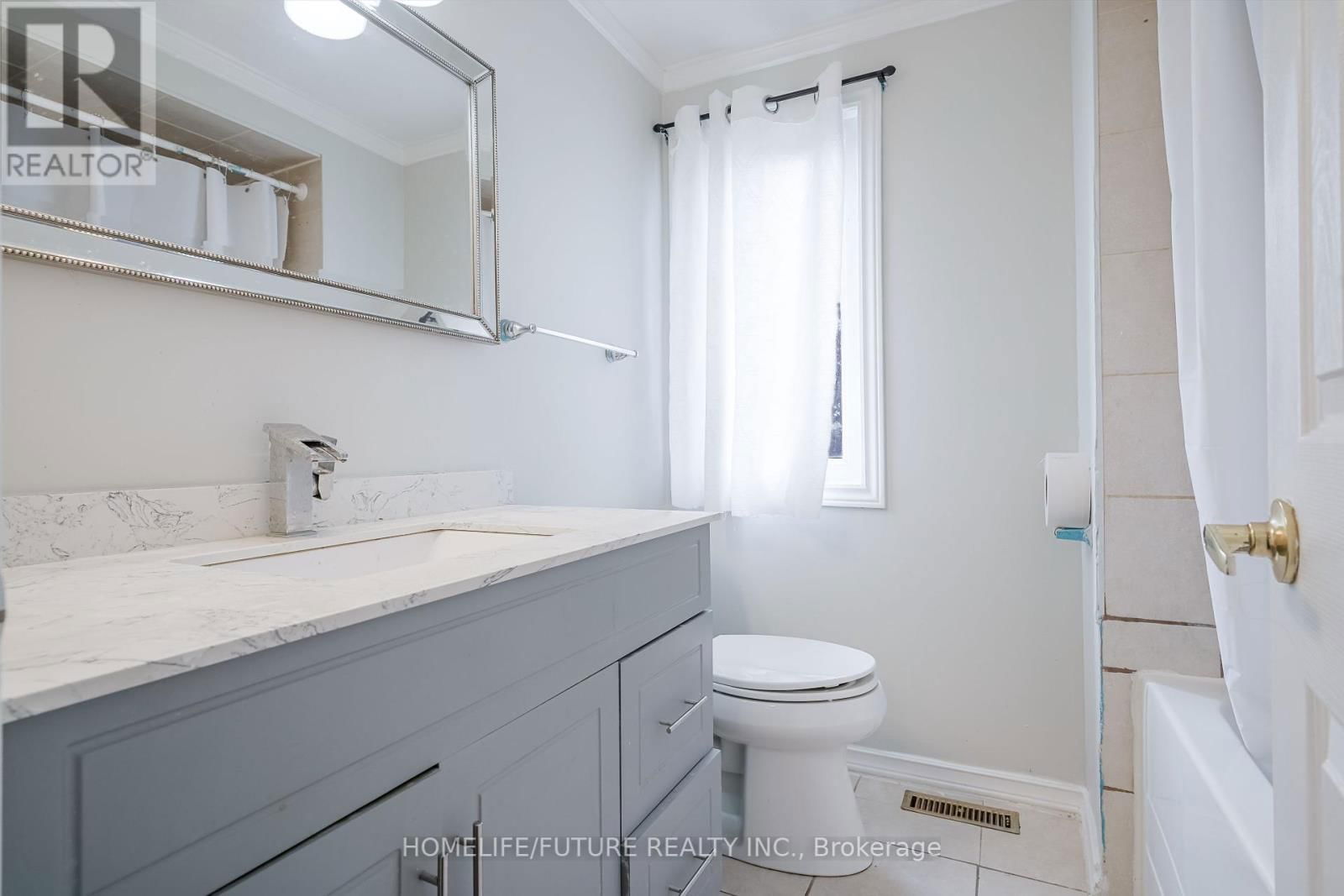 47 CARISBROOKE SQUARE Image 33