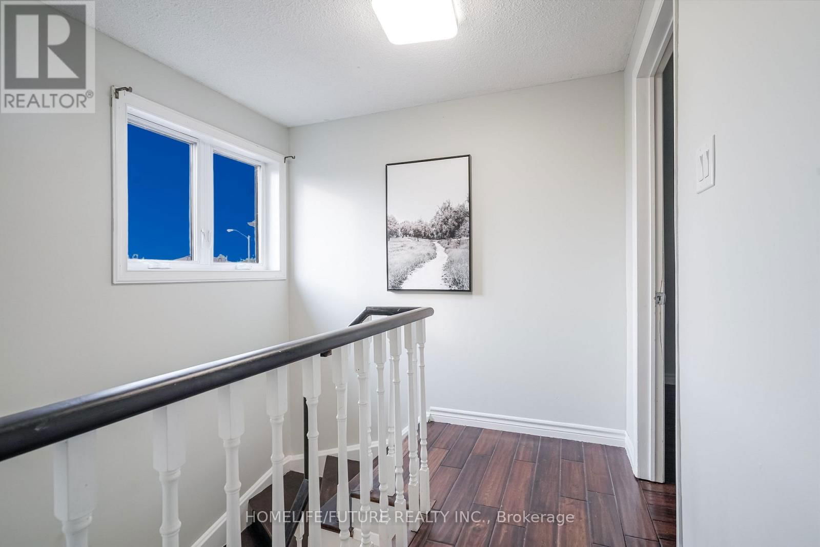47 CARISBROOKE SQUARE Image 34