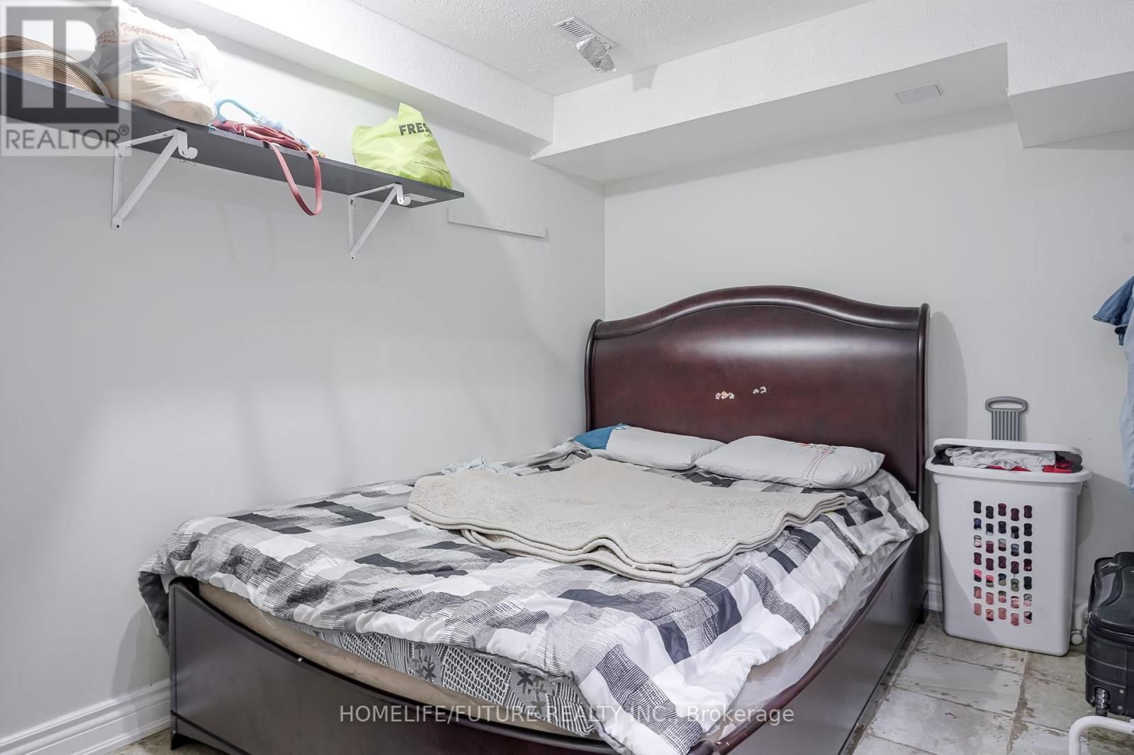 47 CARISBROOKE SQUARE Image 39
