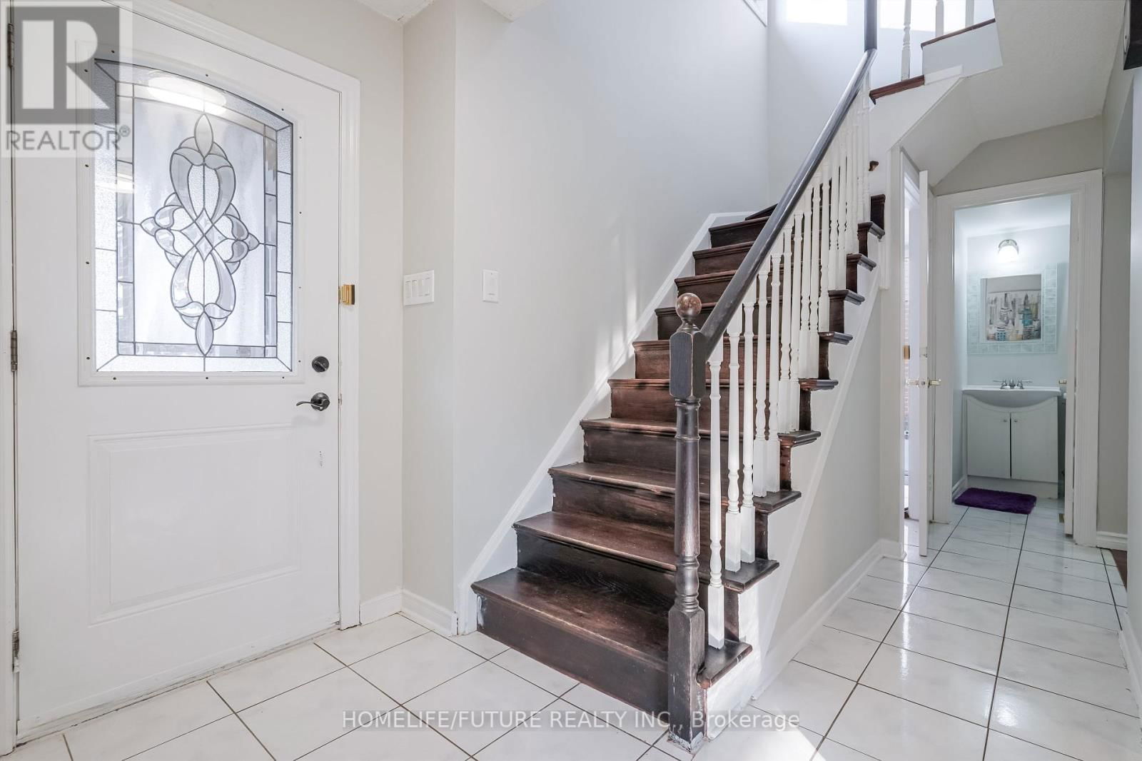 47 CARISBROOKE SQUARE Image 4