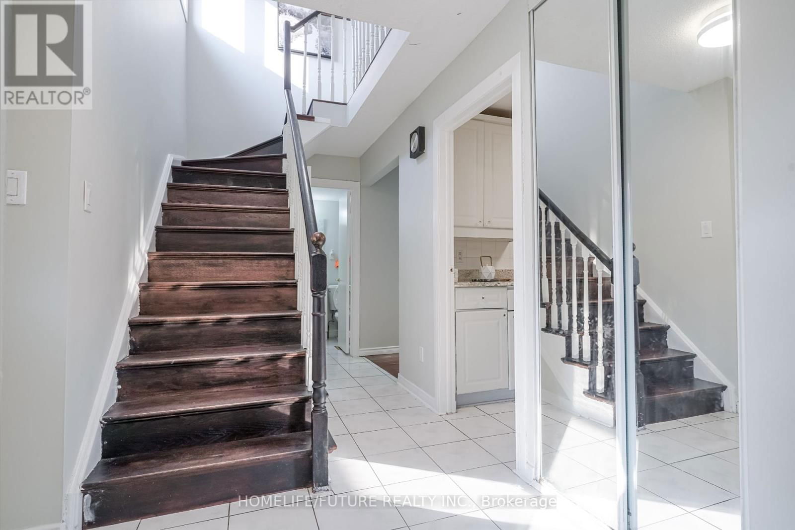 47 CARISBROOKE SQUARE Image 5