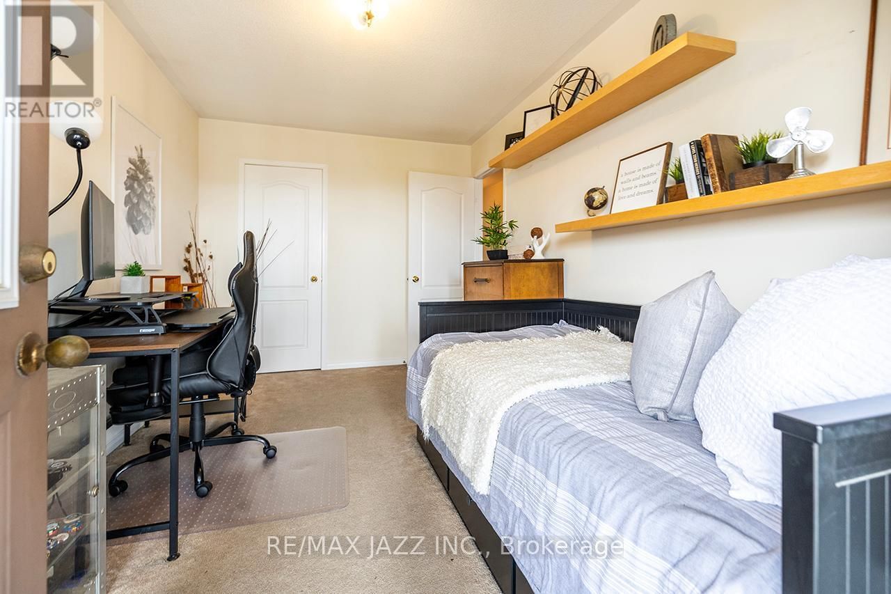 80 BARRISTER AVENUE Image 29
