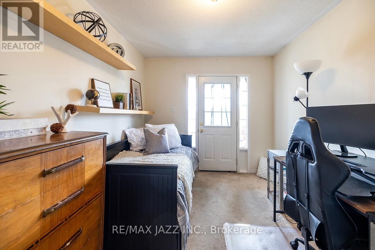 80 BARRISTER AVENUE Image 31