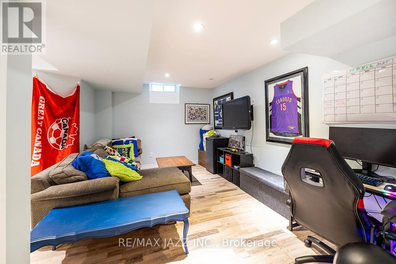 80 BARRISTER AVENUE Image 35