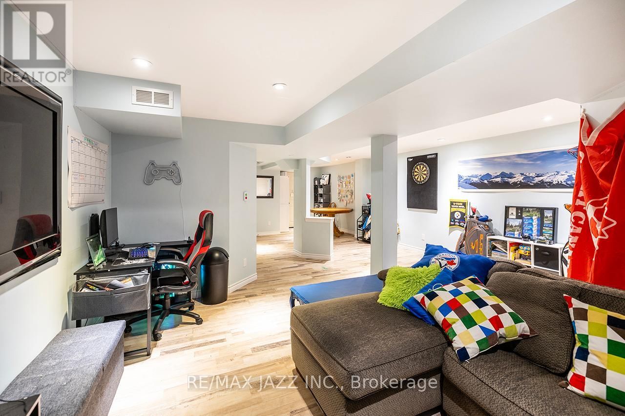 80 BARRISTER AVENUE Image 36