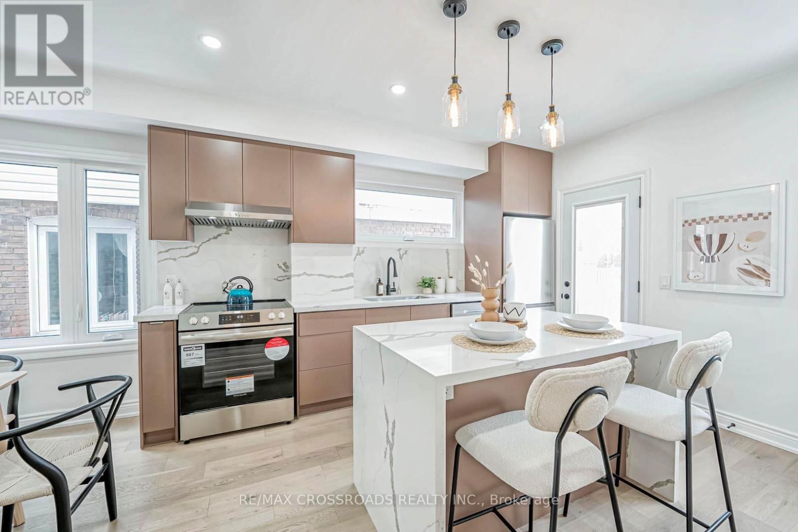 548 GLEBEHOLME BOULEVARD Image 13