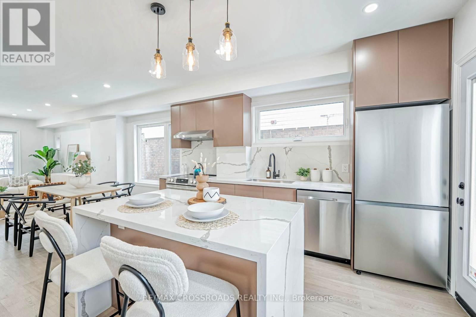 548 GLEBEHOLME BOULEVARD Image 14
