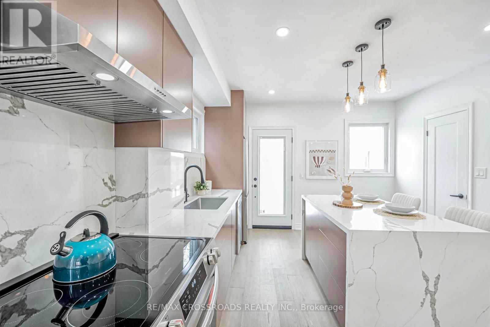 548 GLEBEHOLME BOULEVARD Image 15
