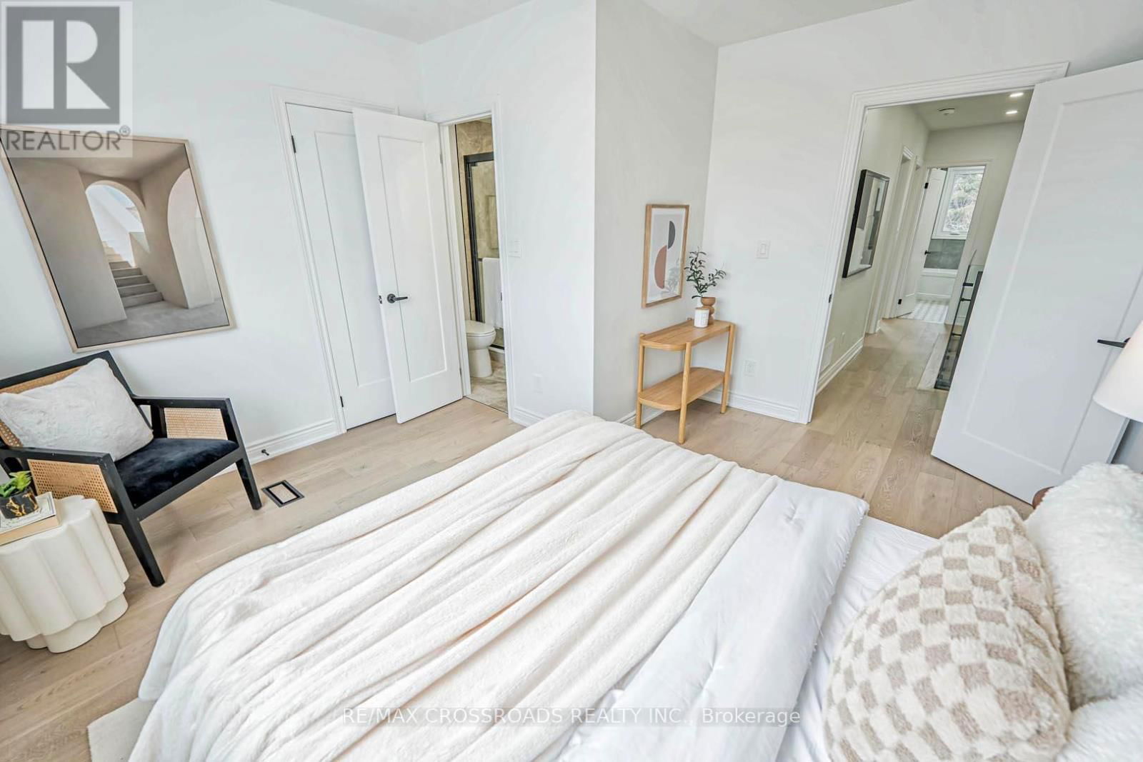 548 GLEBEHOLME BOULEVARD Image 21