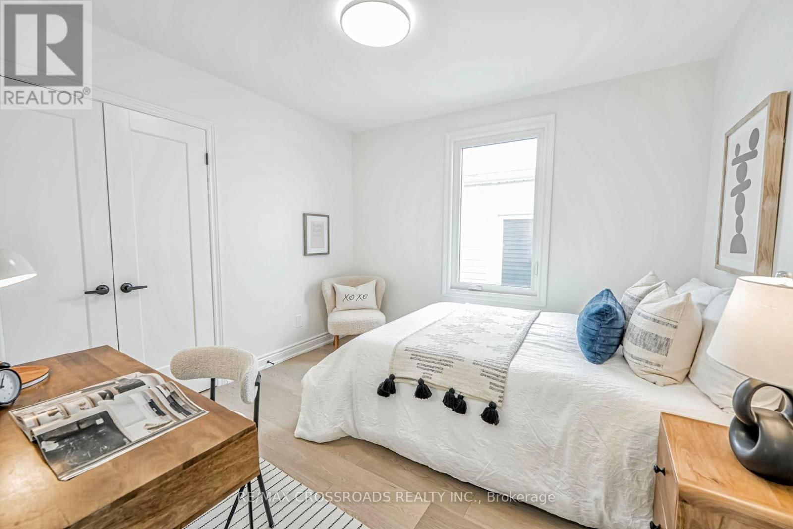 548 GLEBEHOLME BOULEVARD Image 25