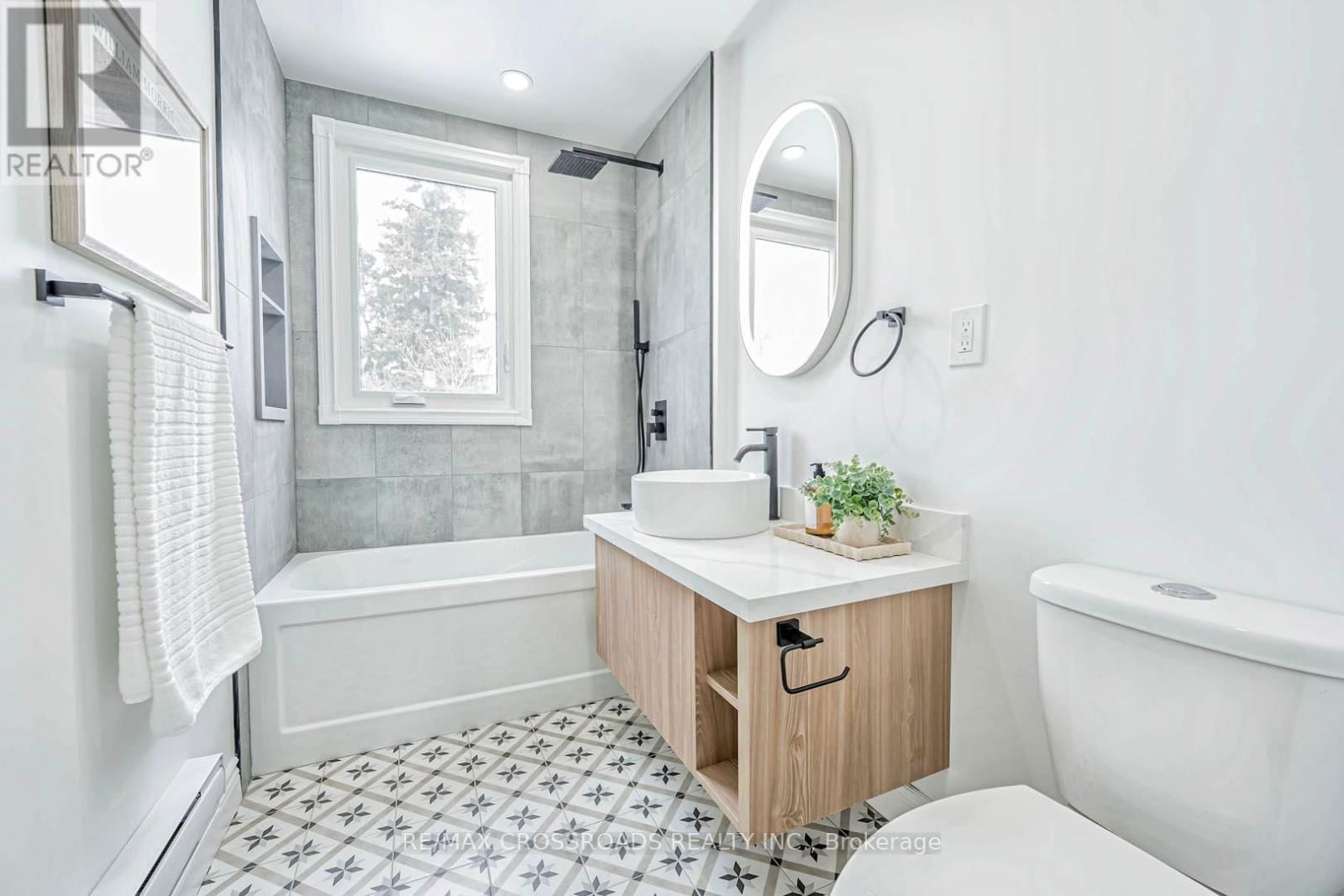 548 GLEBEHOLME BOULEVARD Image 27