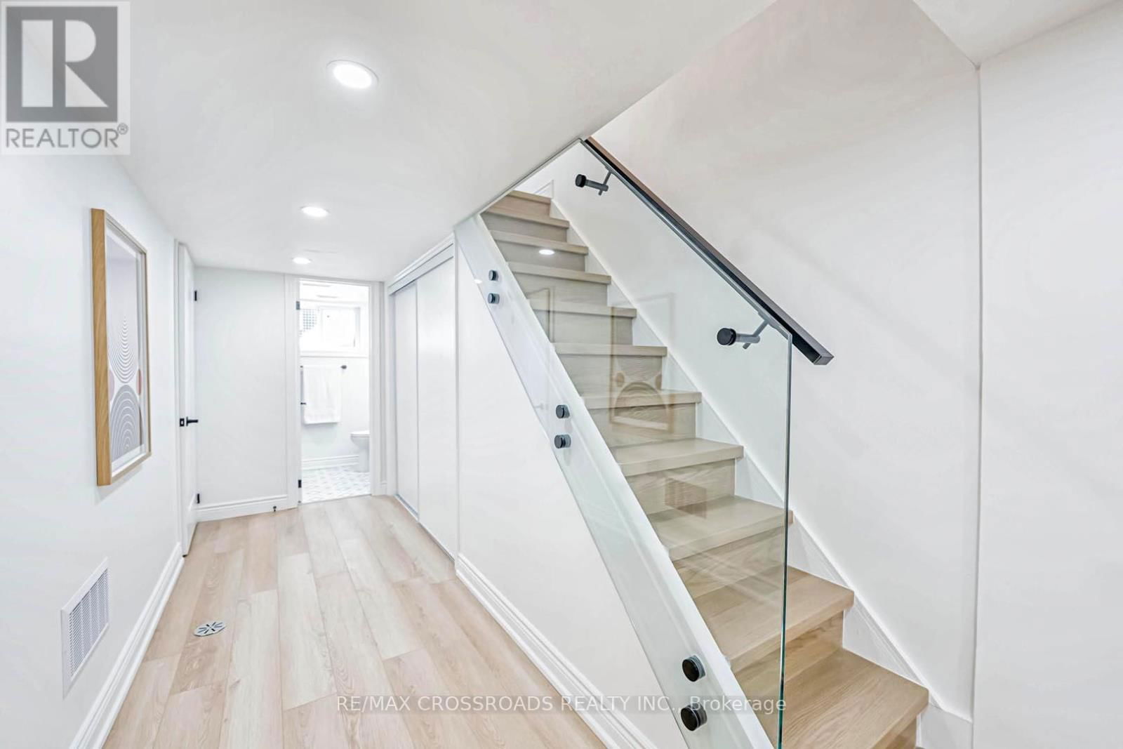 548 GLEBEHOLME BOULEVARD Image 28