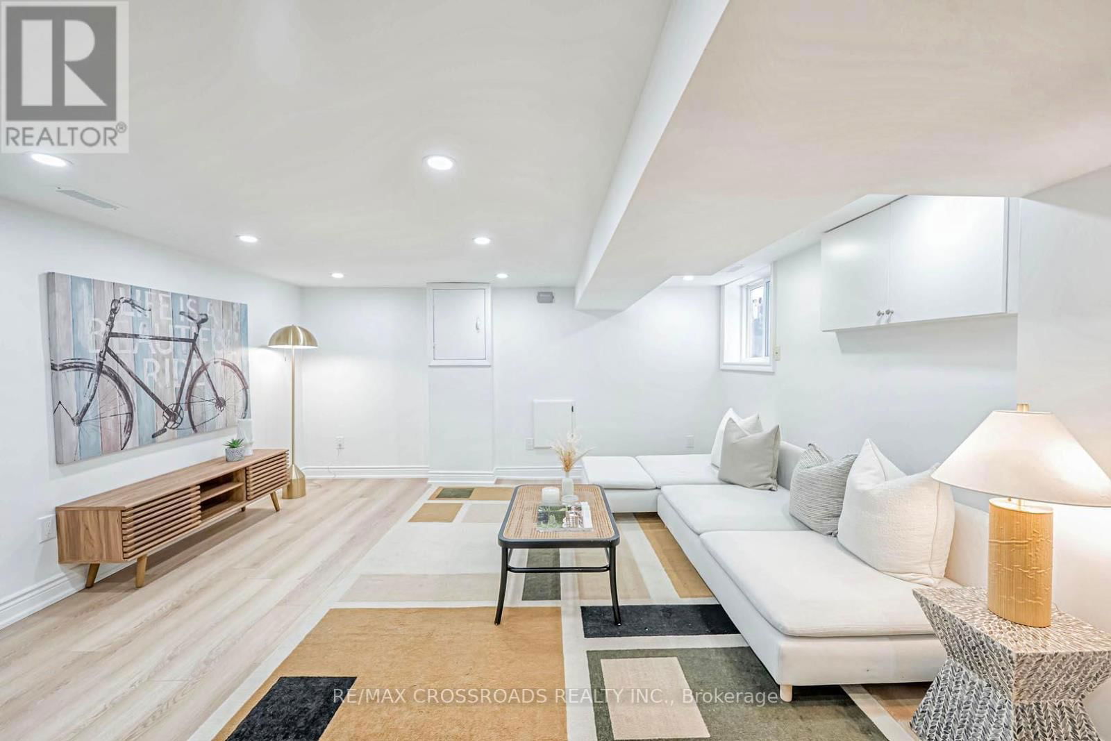 548 GLEBEHOLME BOULEVARD Image 30
