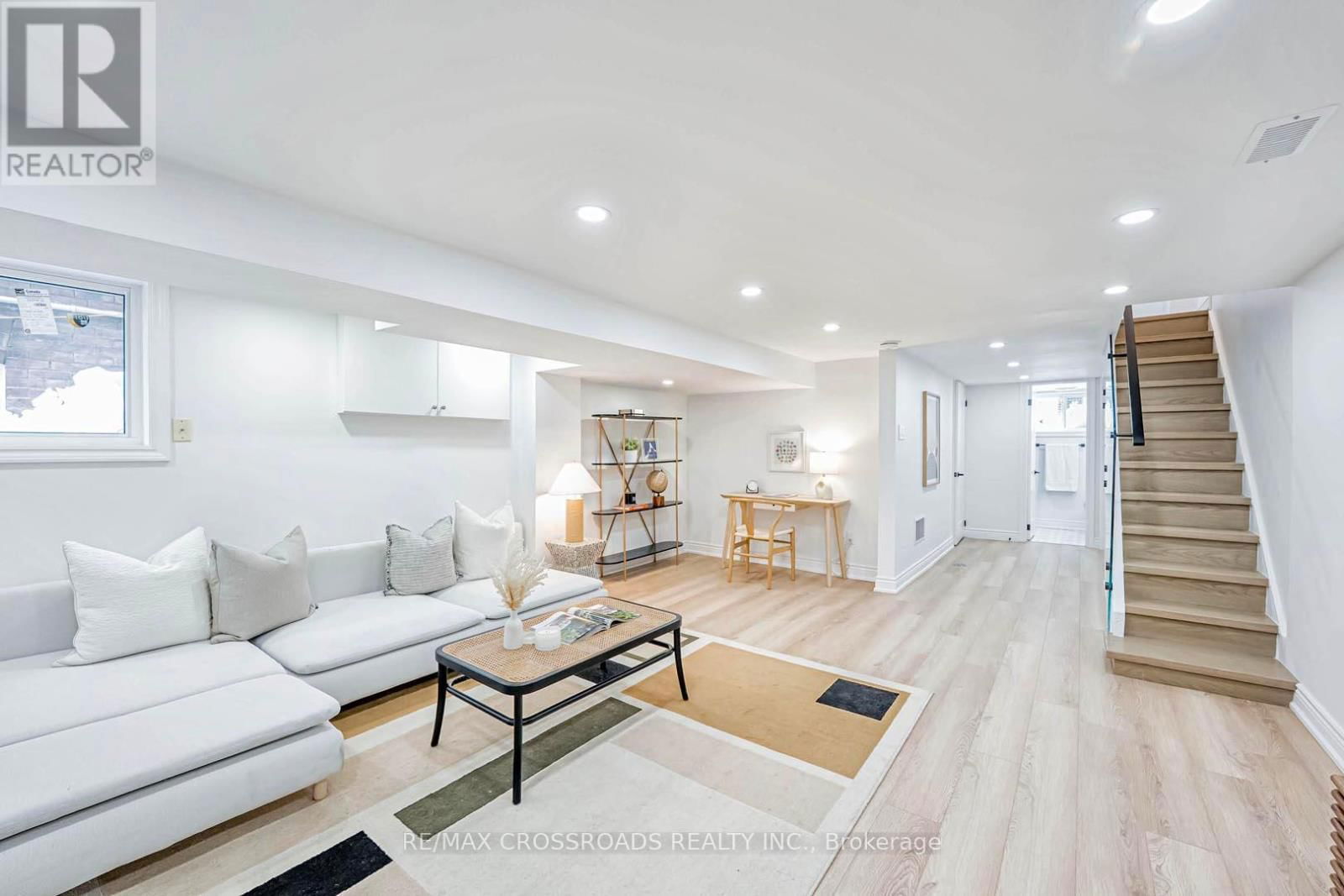 548 GLEBEHOLME BOULEVARD Image 31