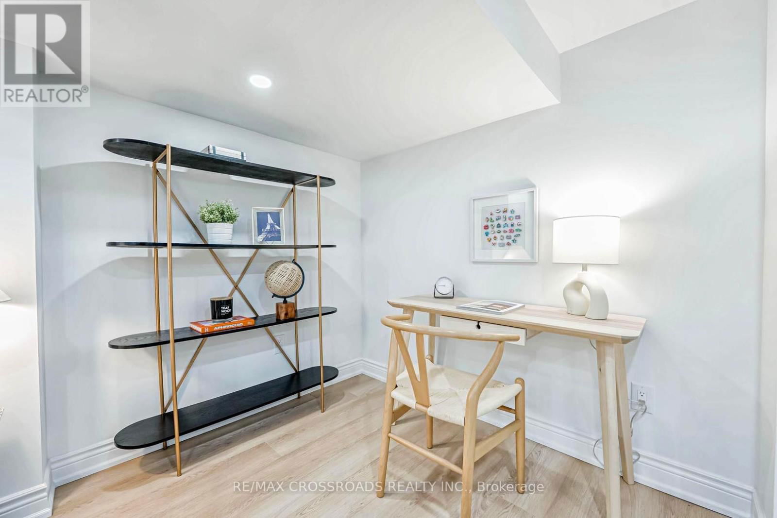 548 GLEBEHOLME BOULEVARD Image 32