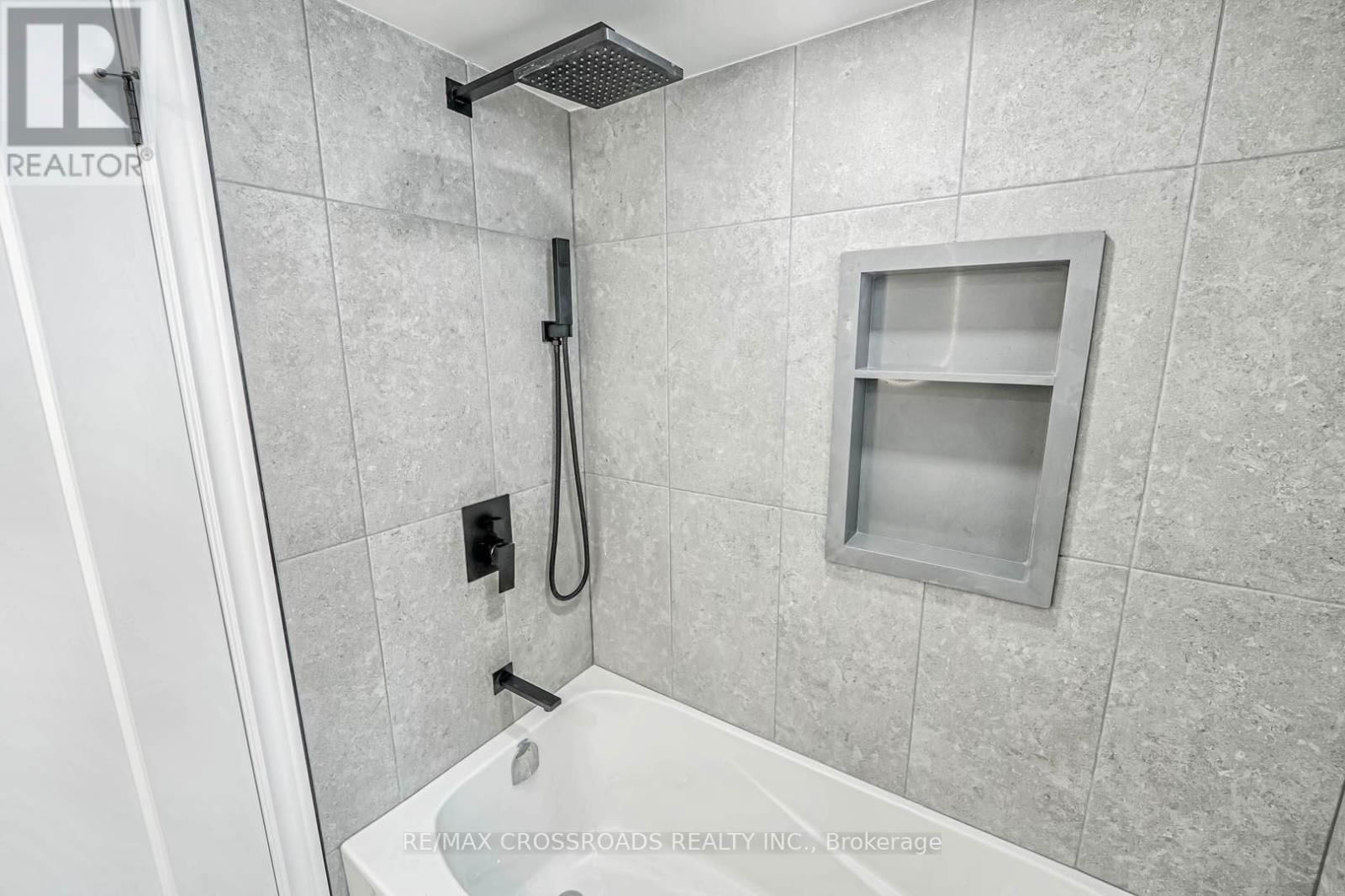 548 GLEBEHOLME BOULEVARD Image 34