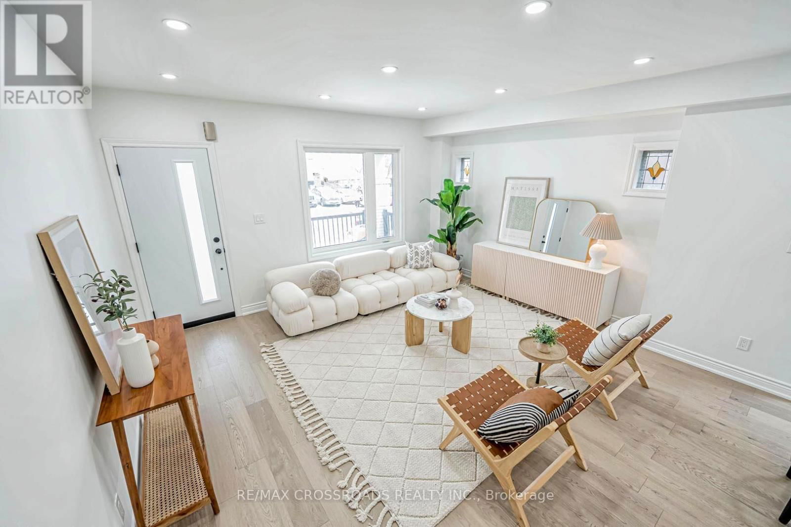 548 GLEBEHOLME BOULEVARD Image 4