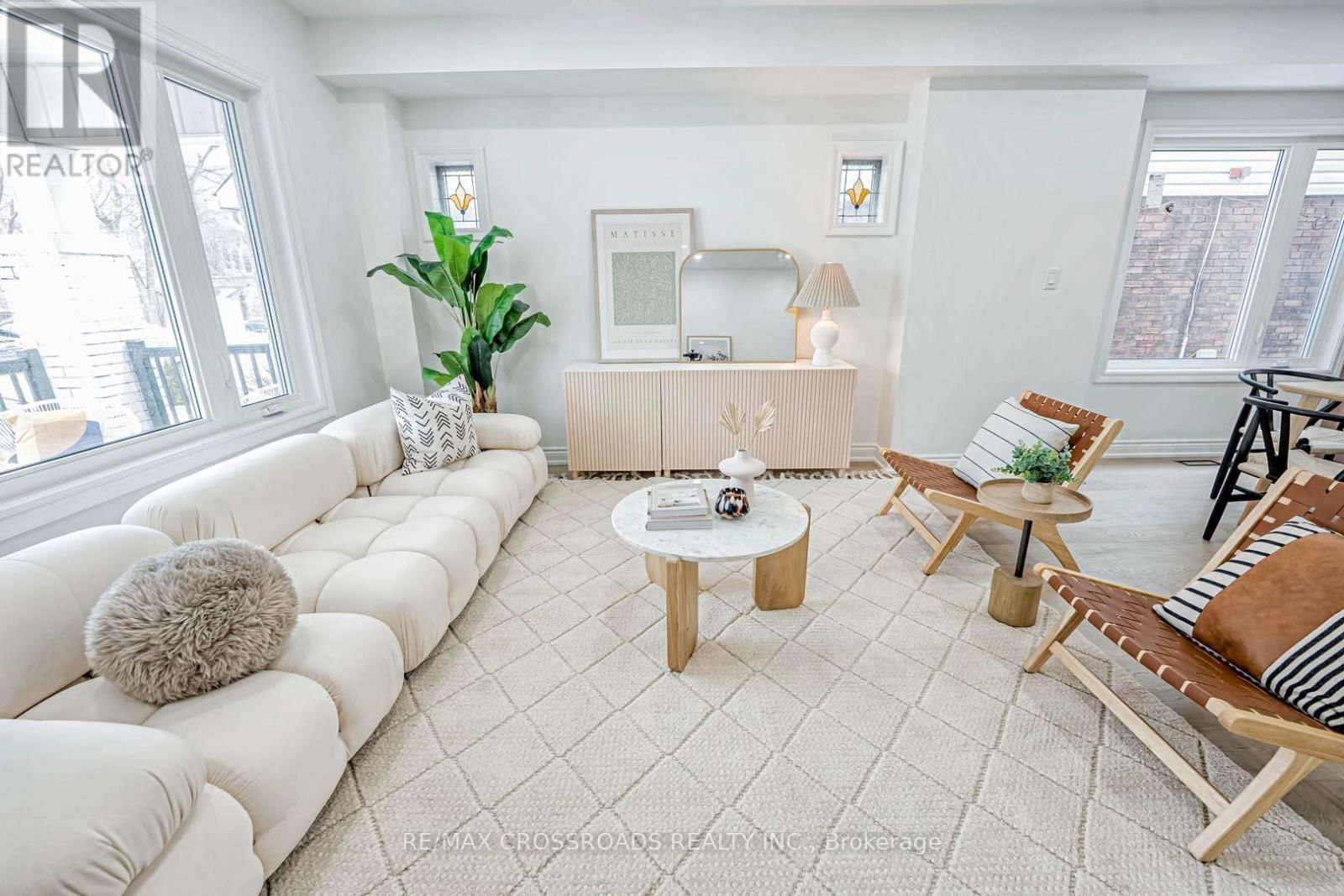 548 GLEBEHOLME BOULEVARD Image 5