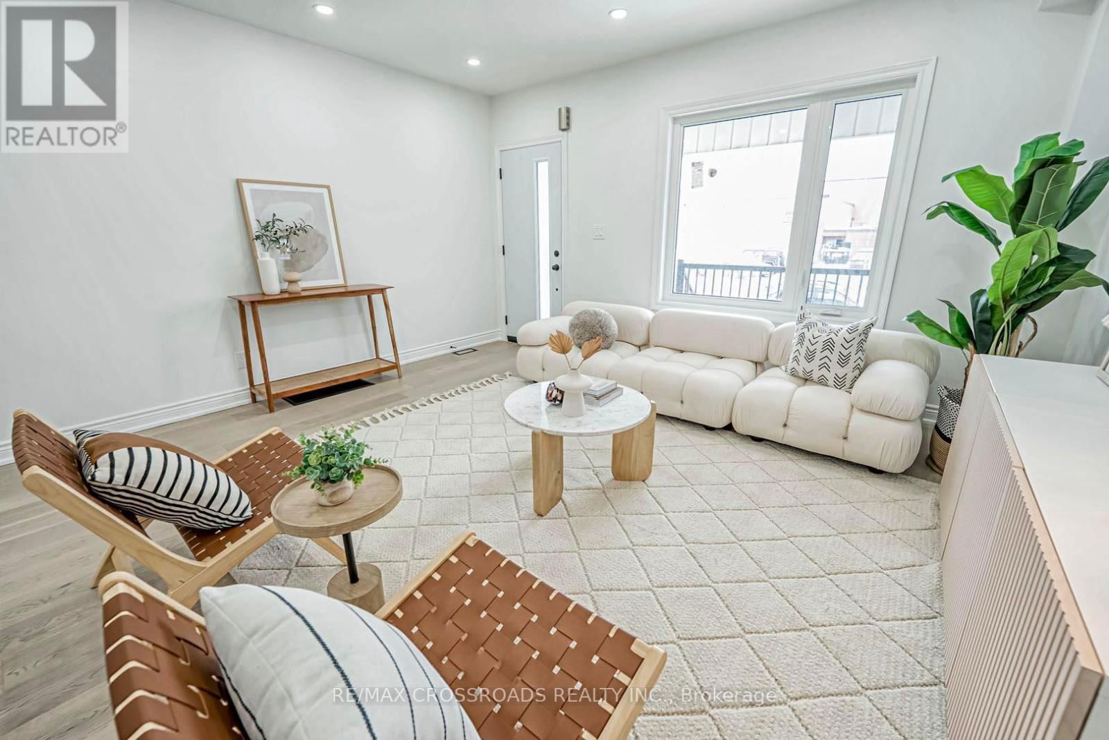 548 GLEBEHOLME BOULEVARD Image 6