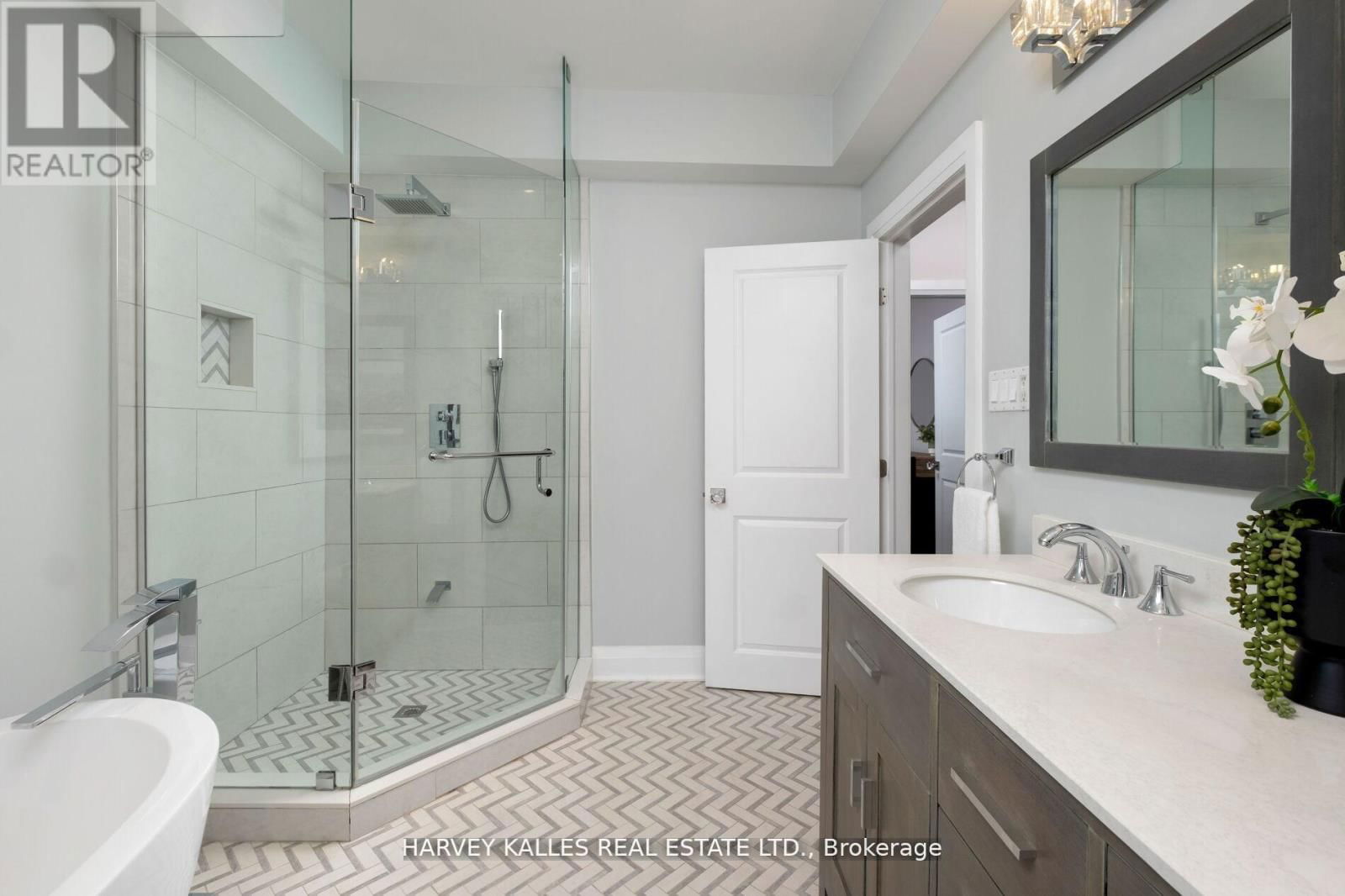 65 TIVERTON AVENUE Image 24
