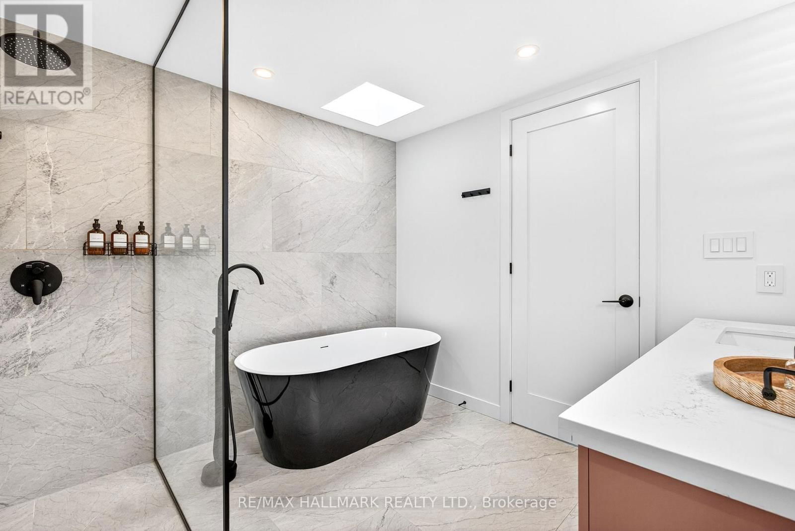 225 CATALINA DRIVE Image 22