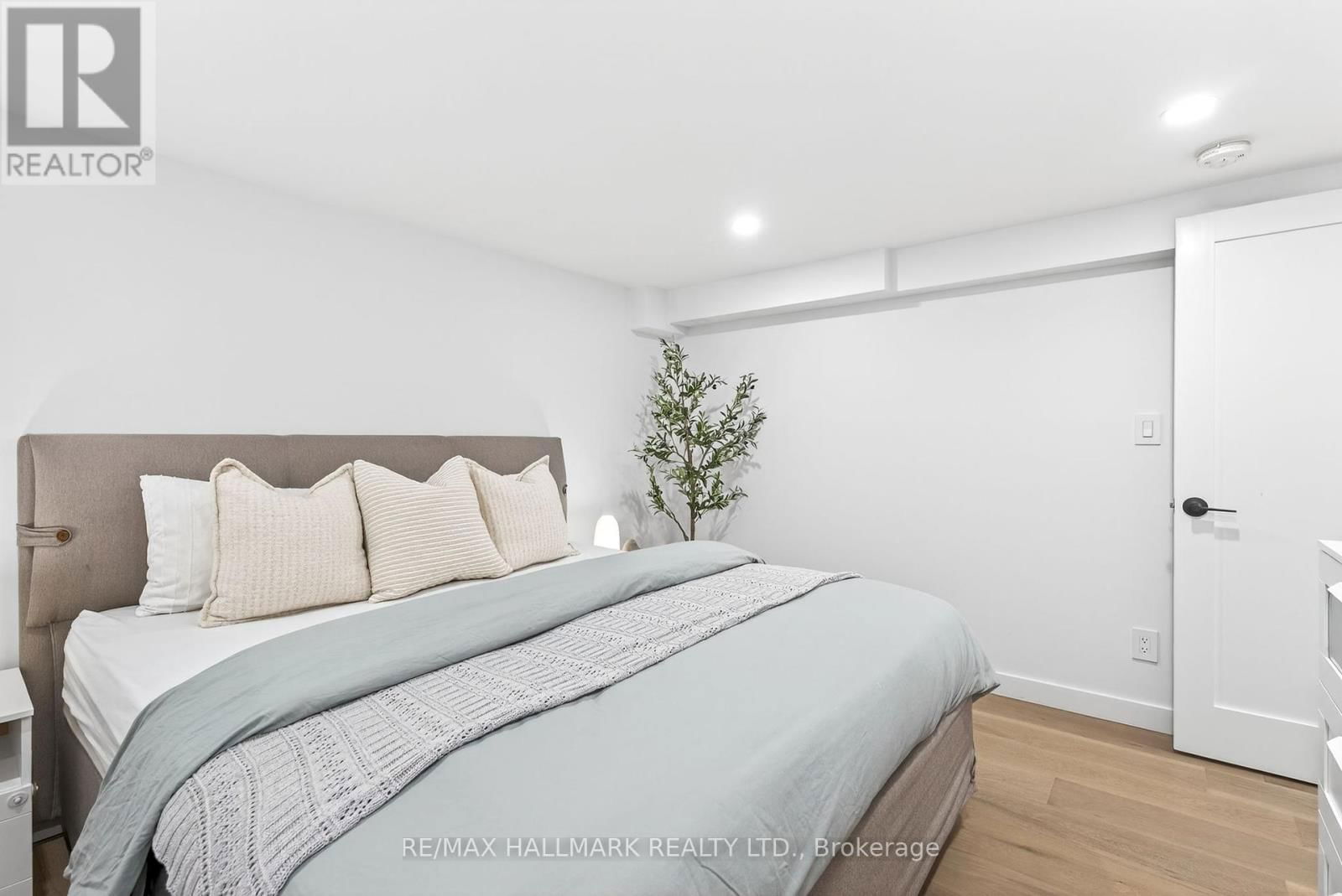 225 CATALINA DRIVE Image 36