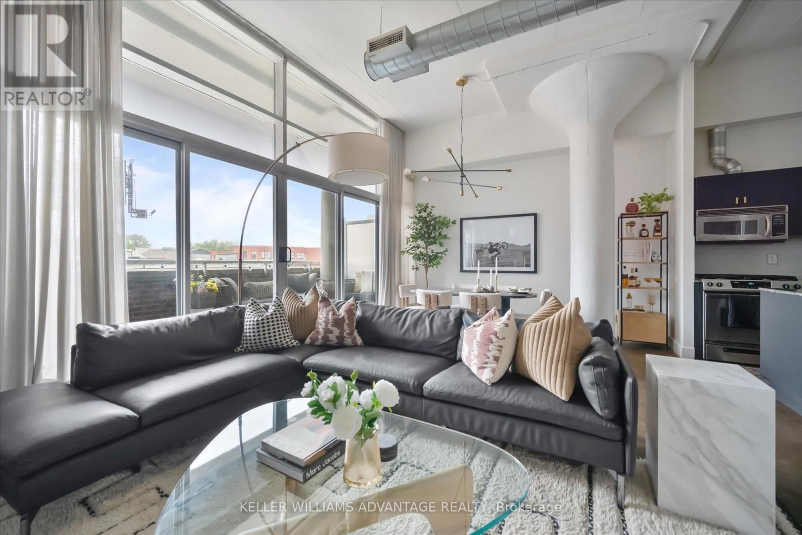 302 - 233 CARLAW AVENUE Image 12