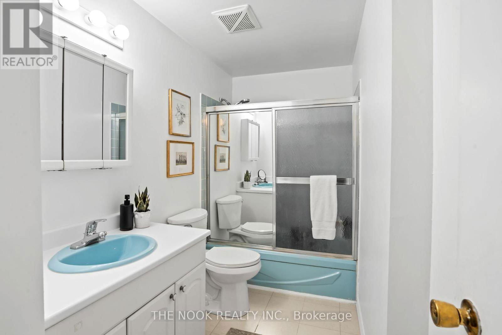 68 VANCOUVER COURT Image 17