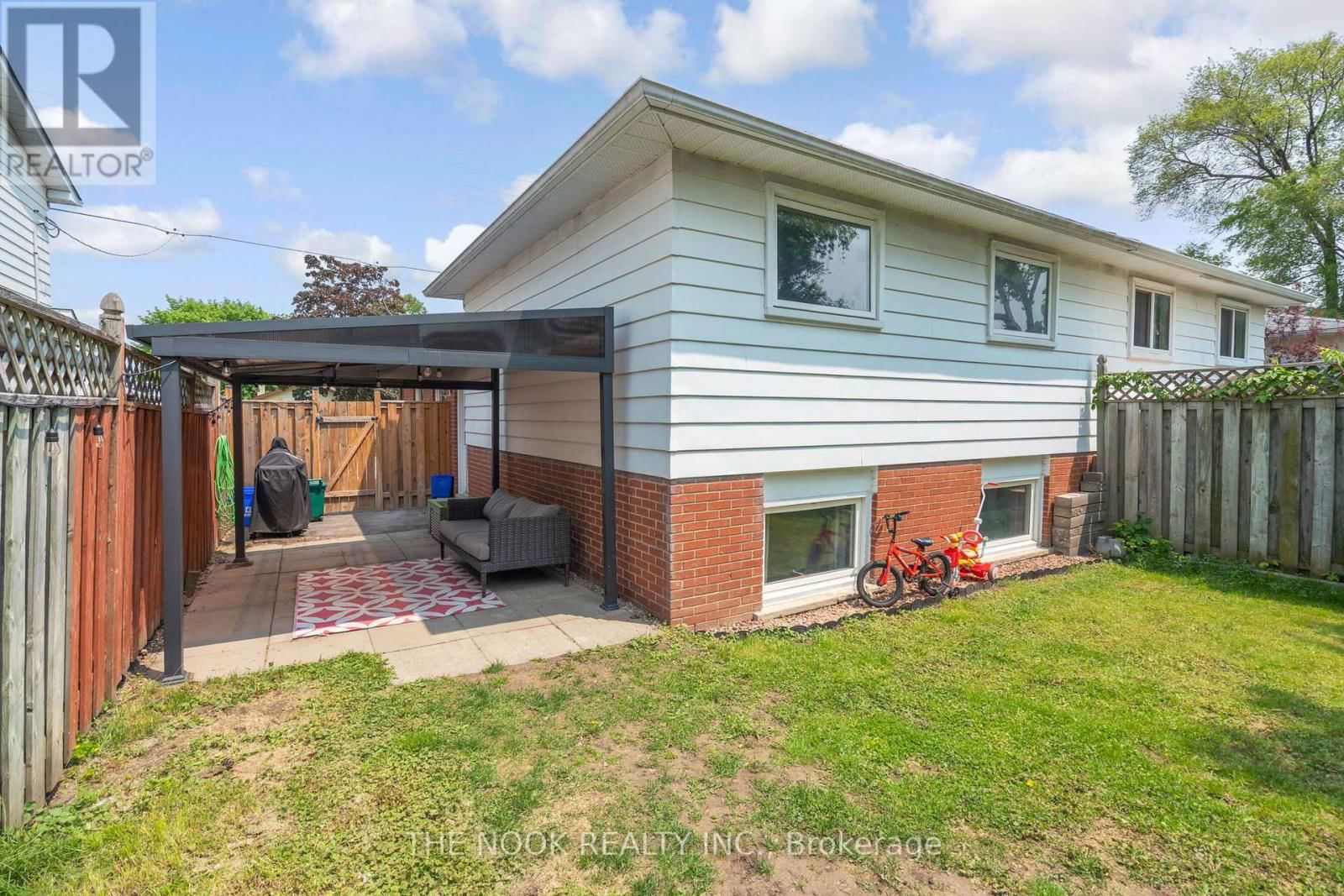 68 VANCOUVER COURT Image 25