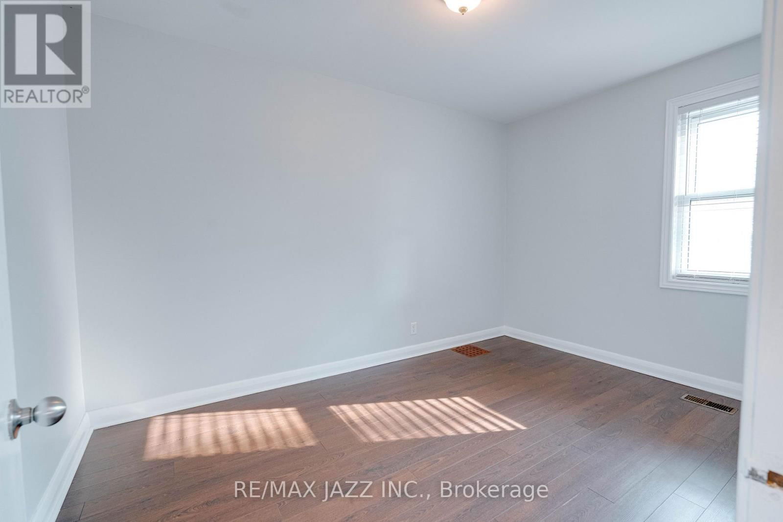 228 GIBBONS STREET Image 10