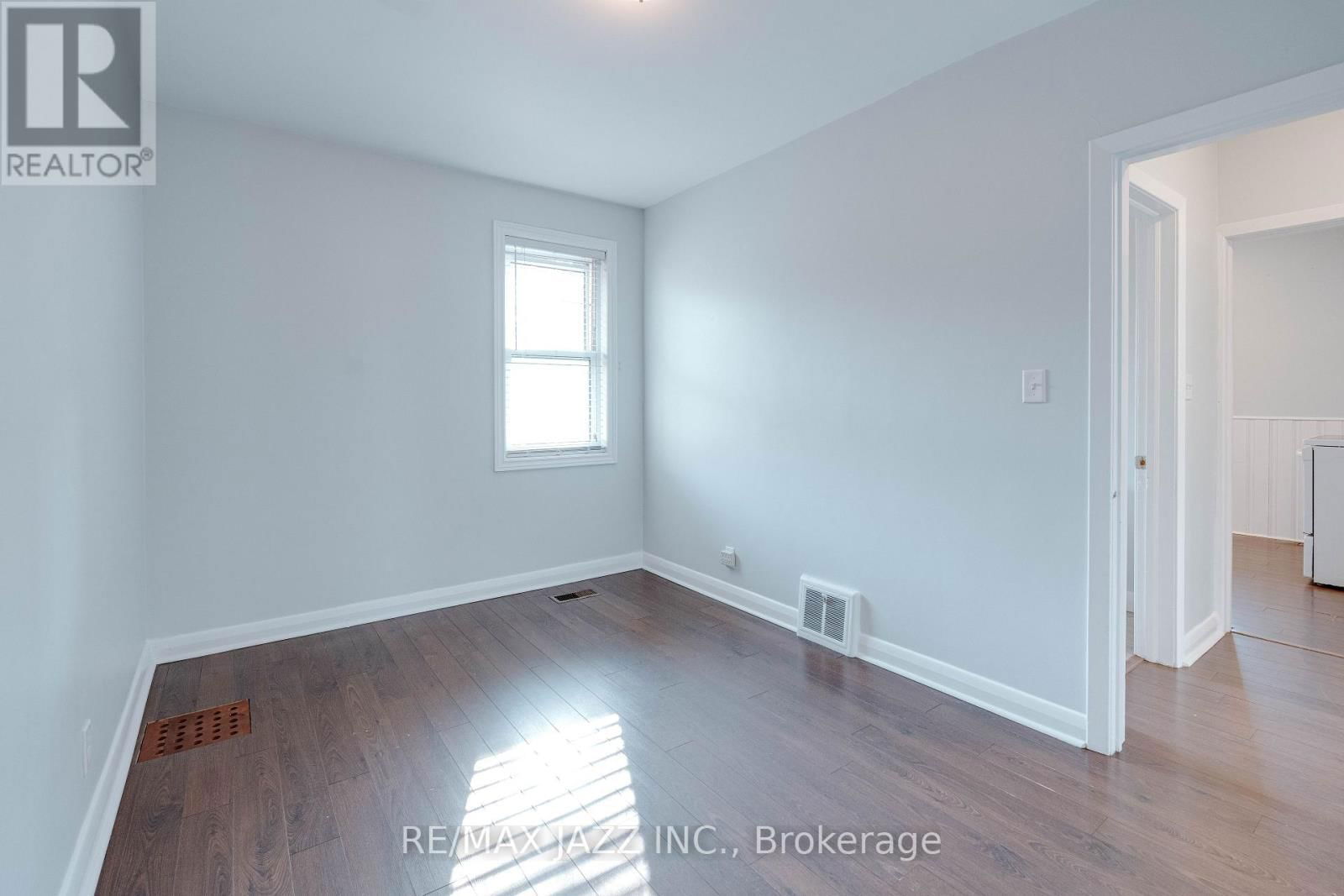 228 GIBBONS STREET Image 11