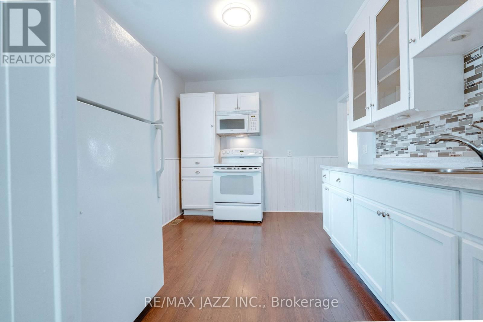 228 GIBBONS STREET Image 13
