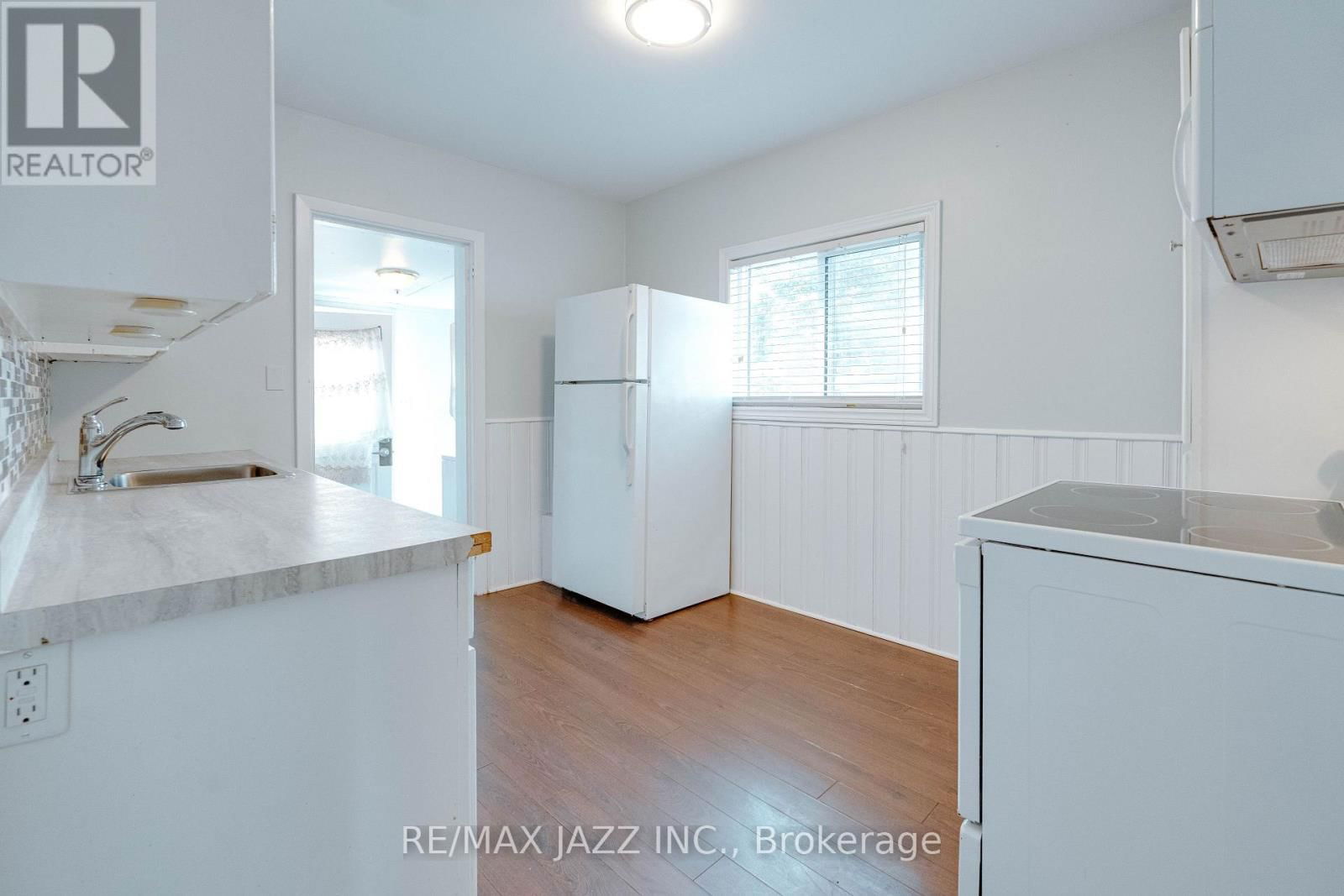 228 GIBBONS STREET Image 14
