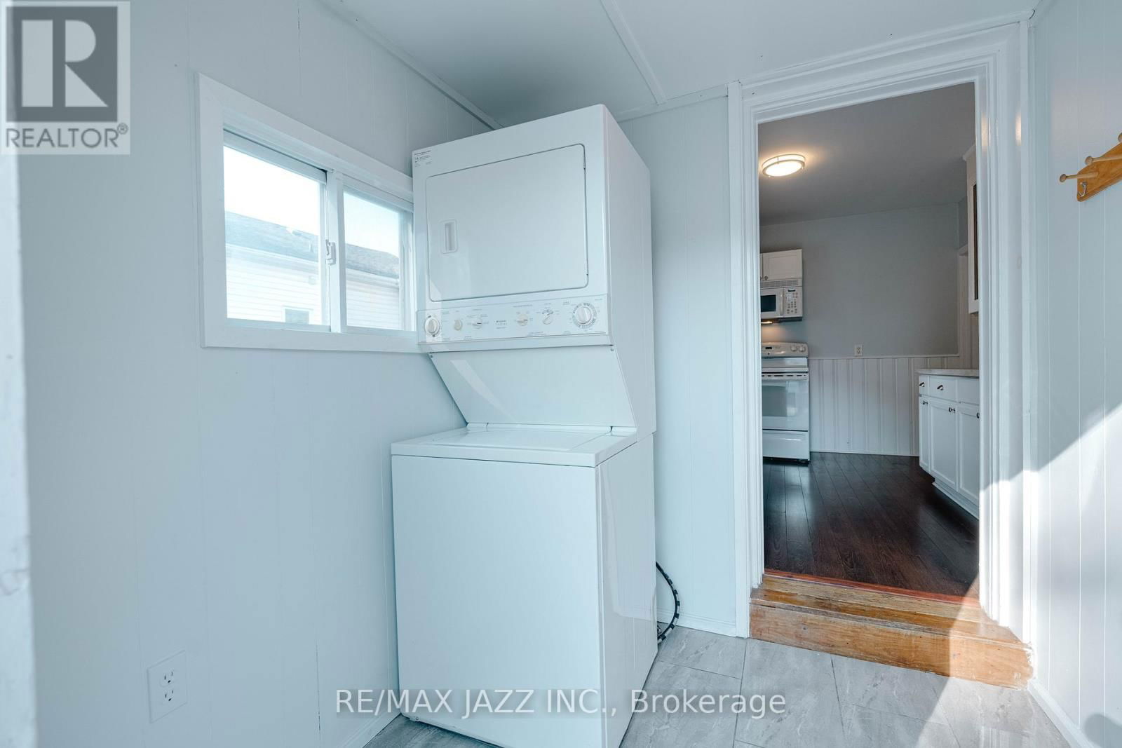 228 GIBBONS STREET Image 16
