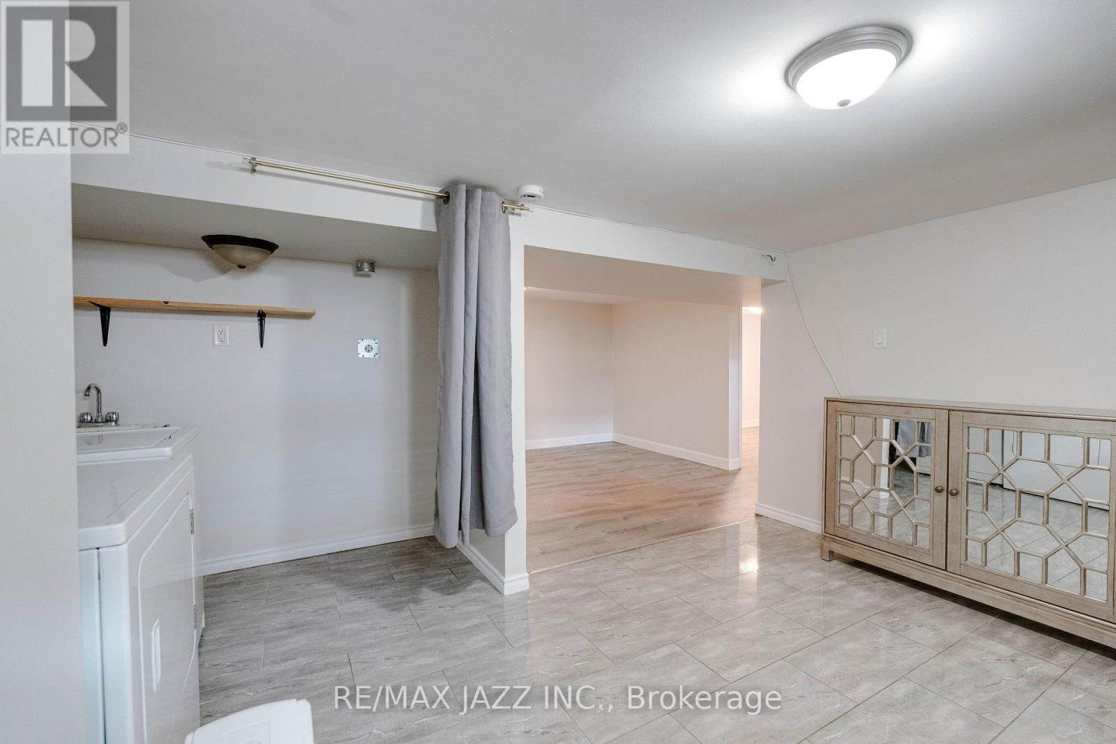 228 GIBBONS STREET Image 18