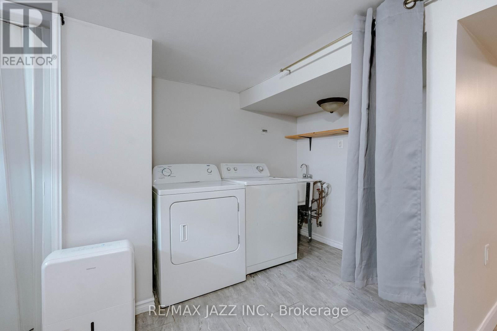 228 GIBBONS STREET Image 19