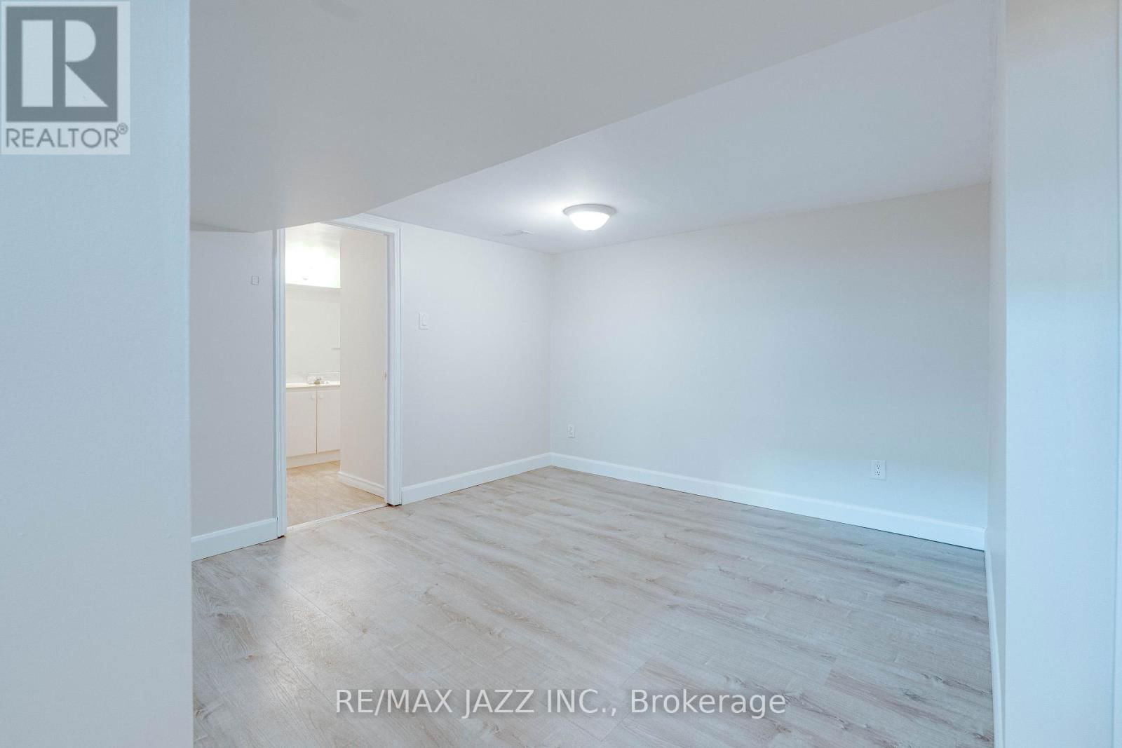 228 GIBBONS STREET Image 21