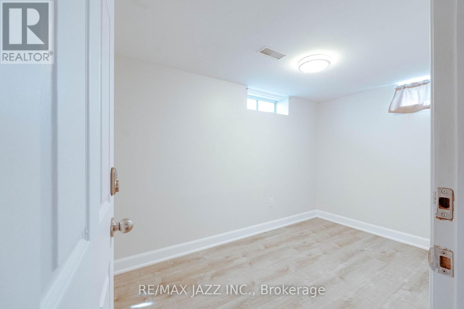 228 GIBBONS STREET Image 23