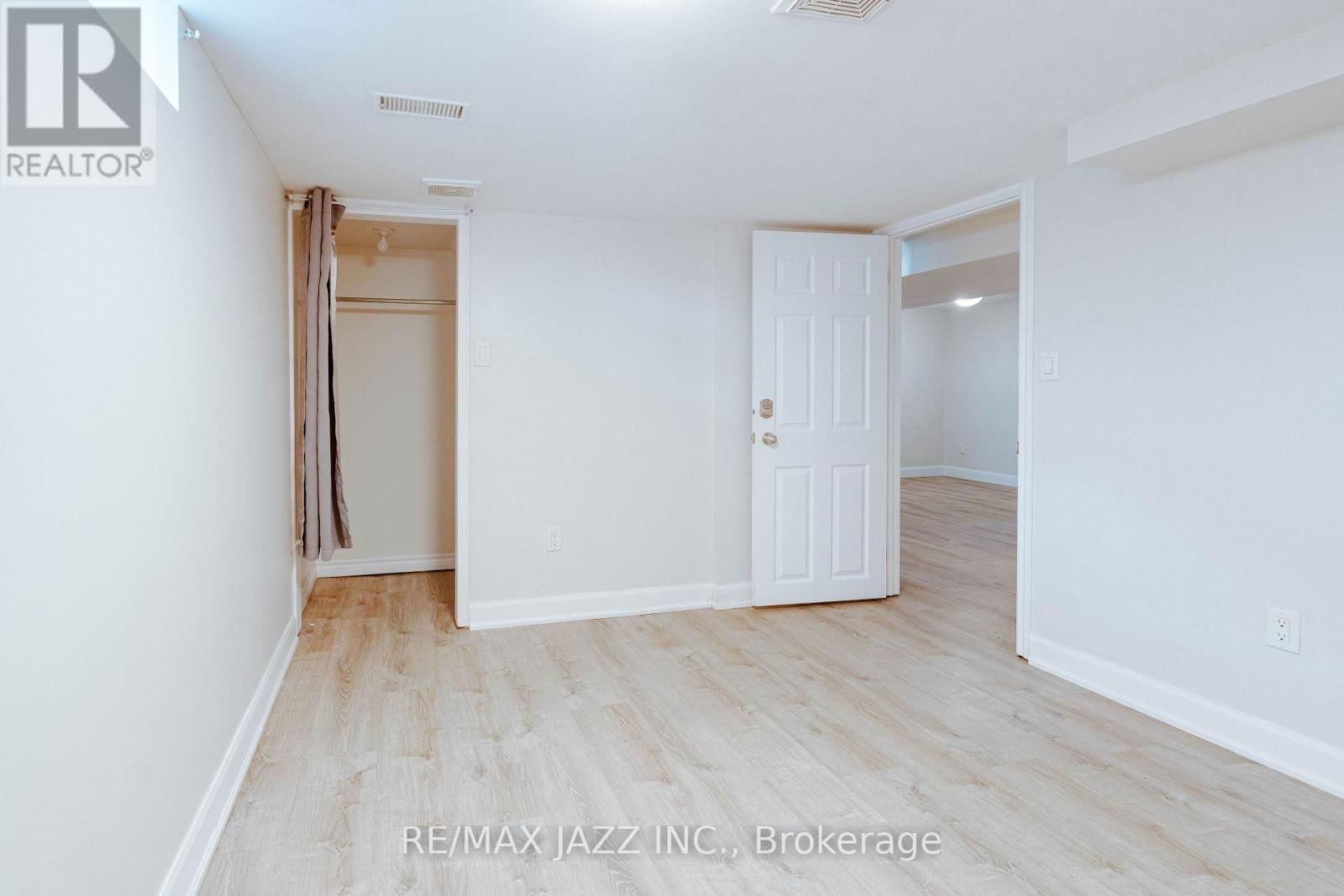 228 GIBBONS STREET Image 27