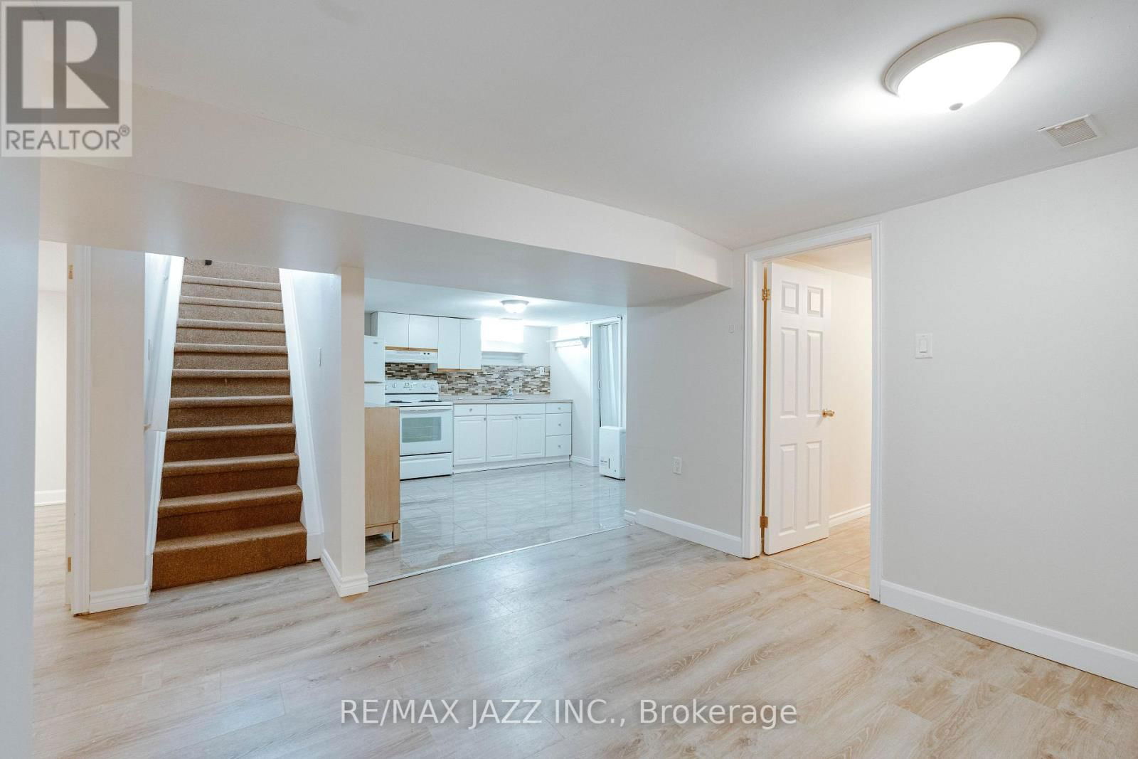 228 GIBBONS STREET Image 28