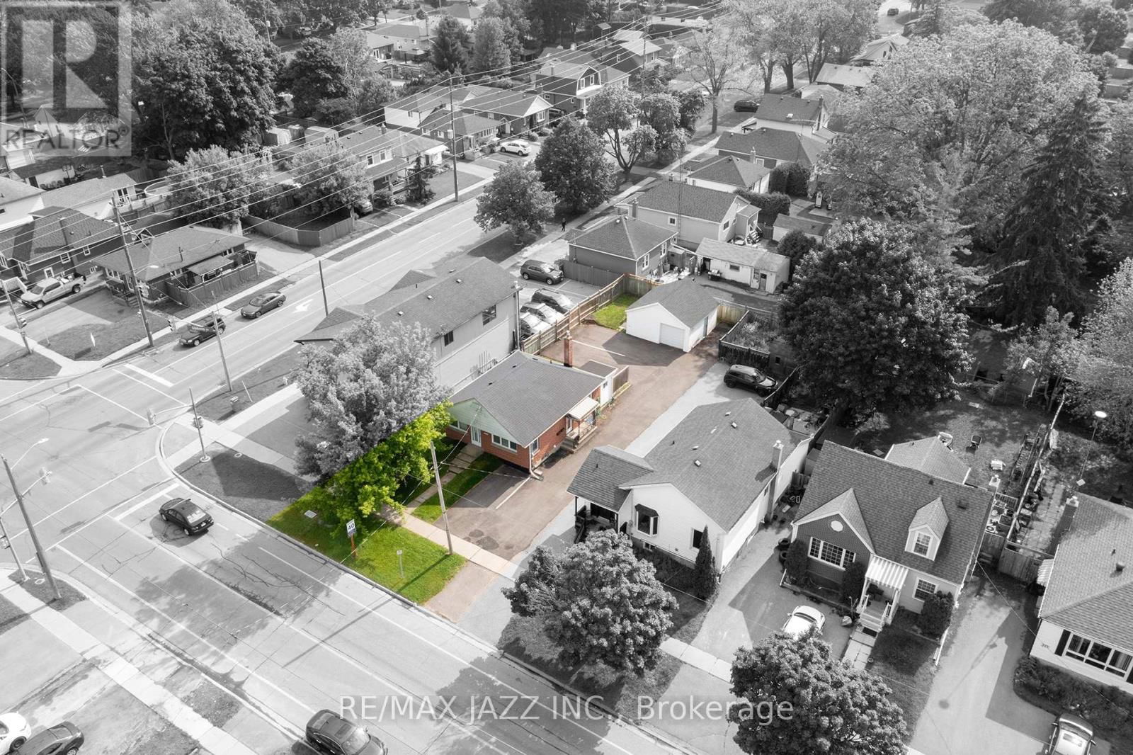 228 GIBBONS STREET Image 3