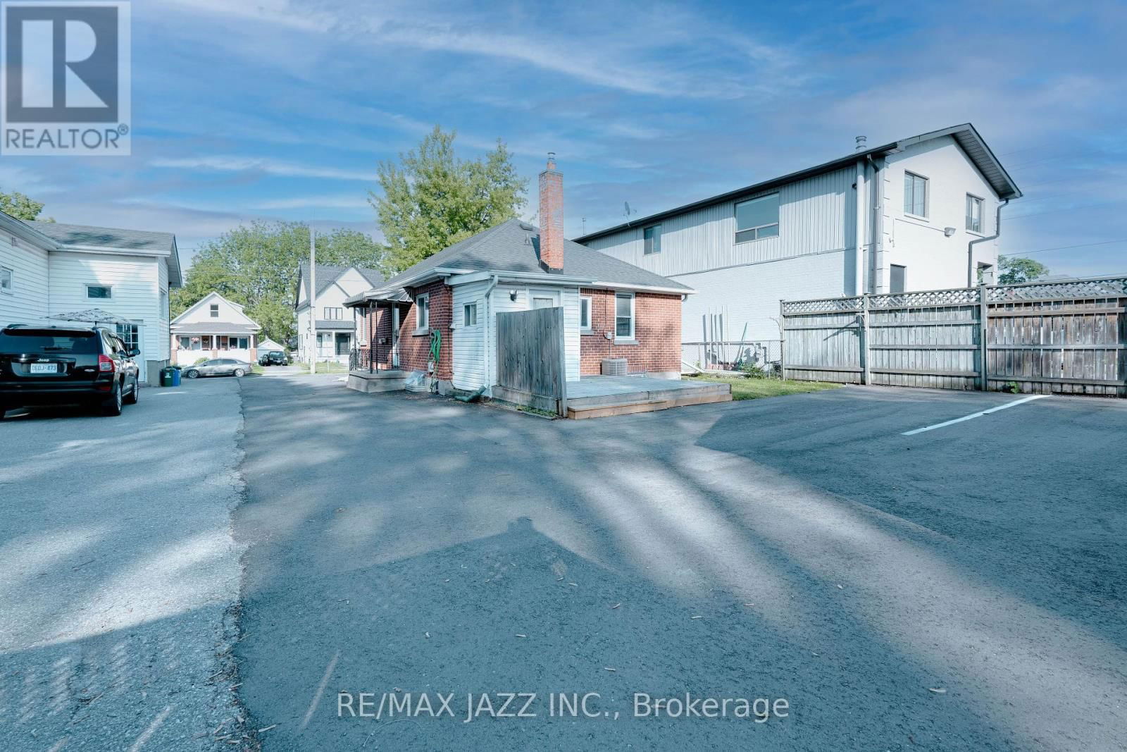 228 GIBBONS STREET Image 31