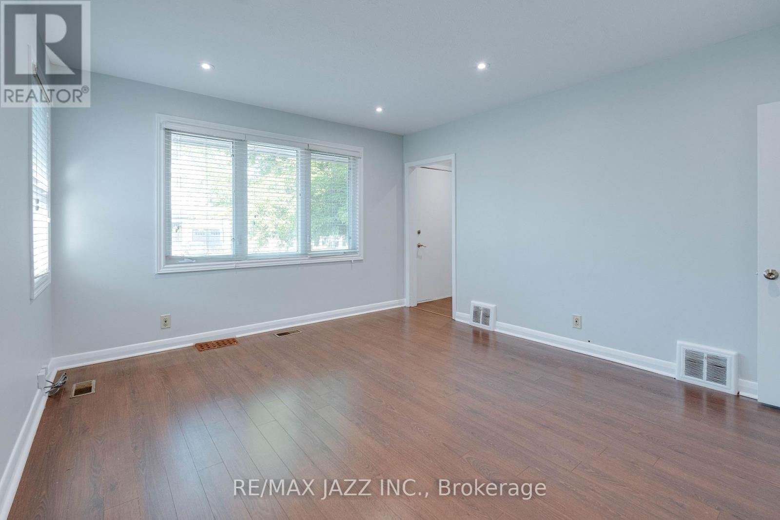 228 GIBBONS STREET Image 4