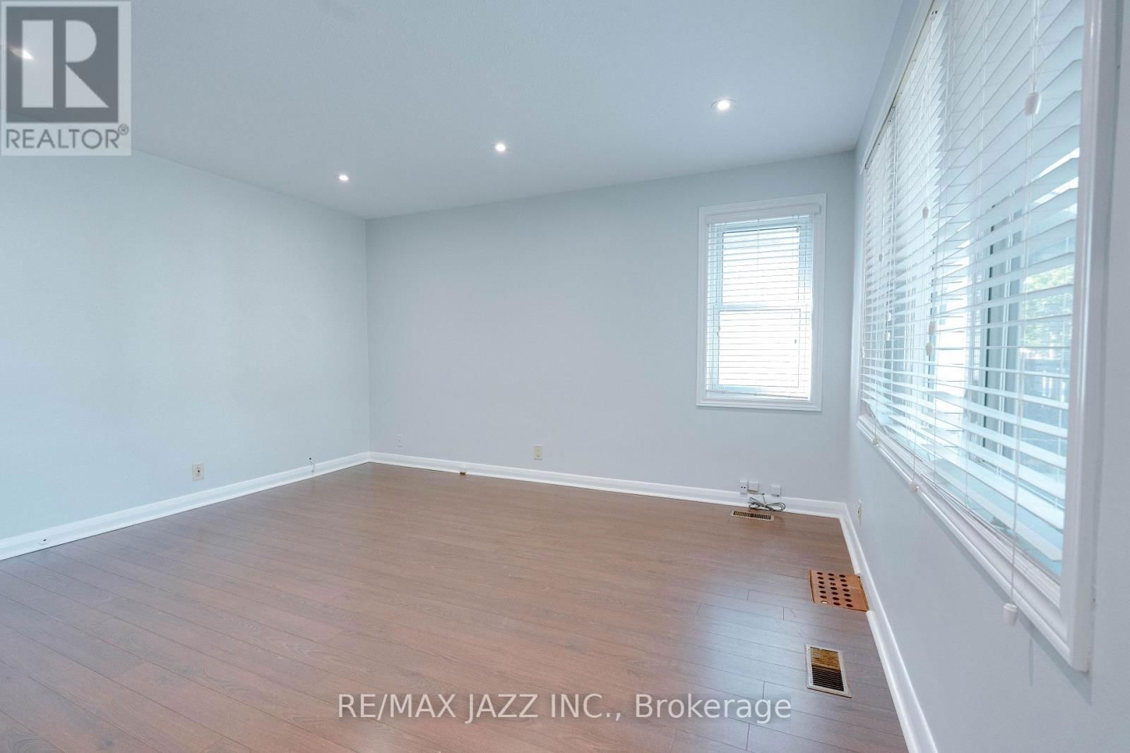 228 GIBBONS STREET Image 6